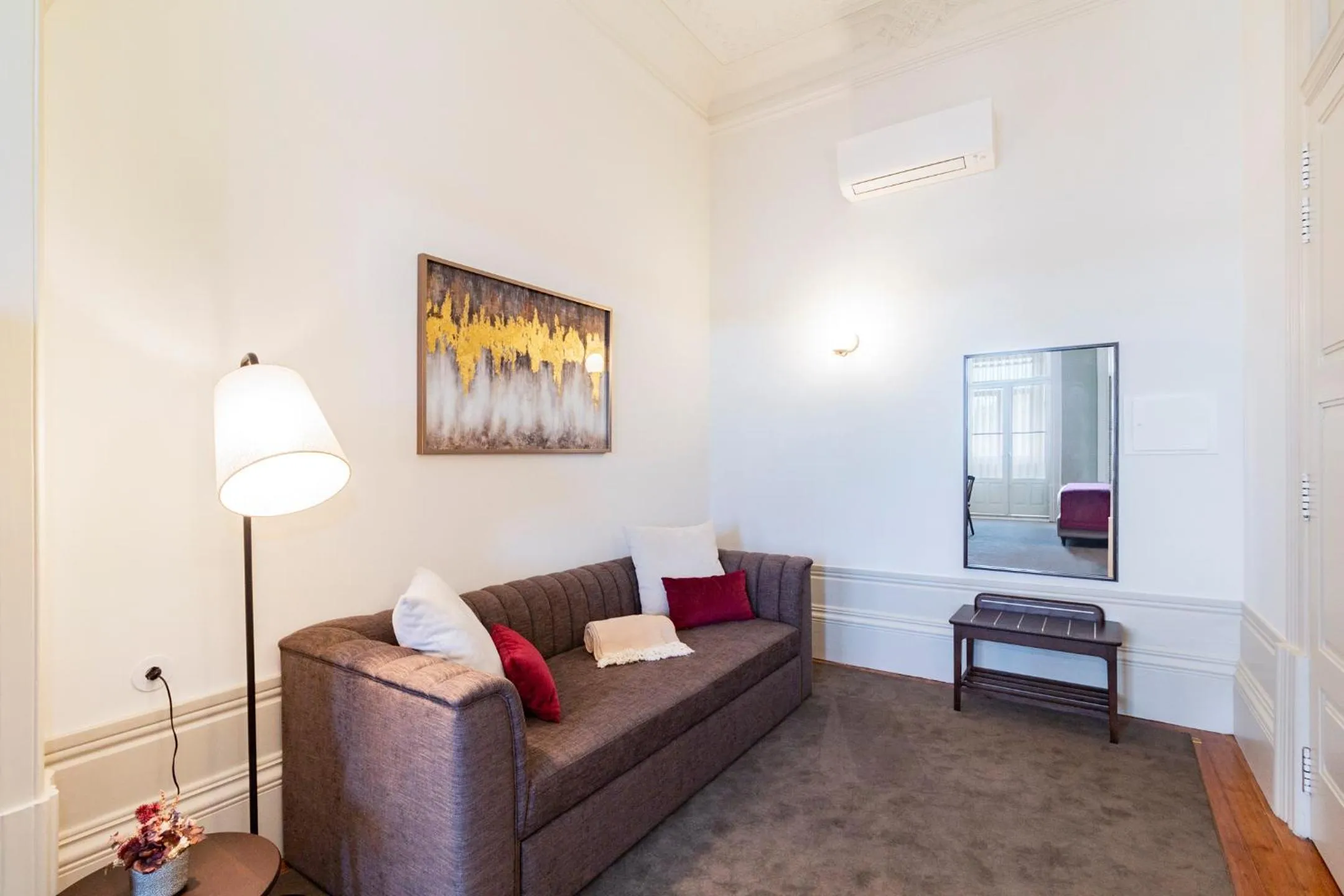 Living room in Marquês Garden House by Olivia