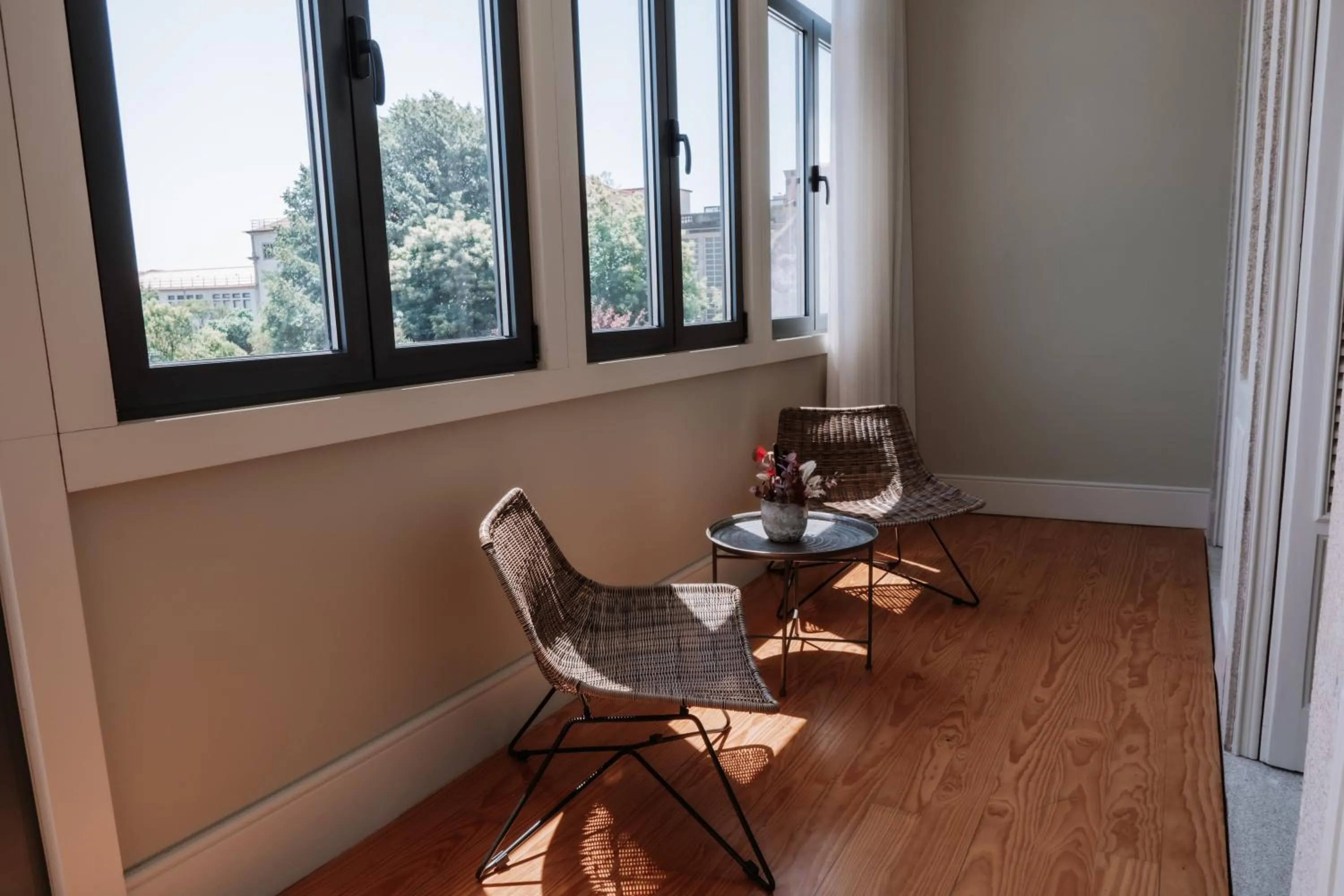 Living room in Marquês Garden House by Olivia