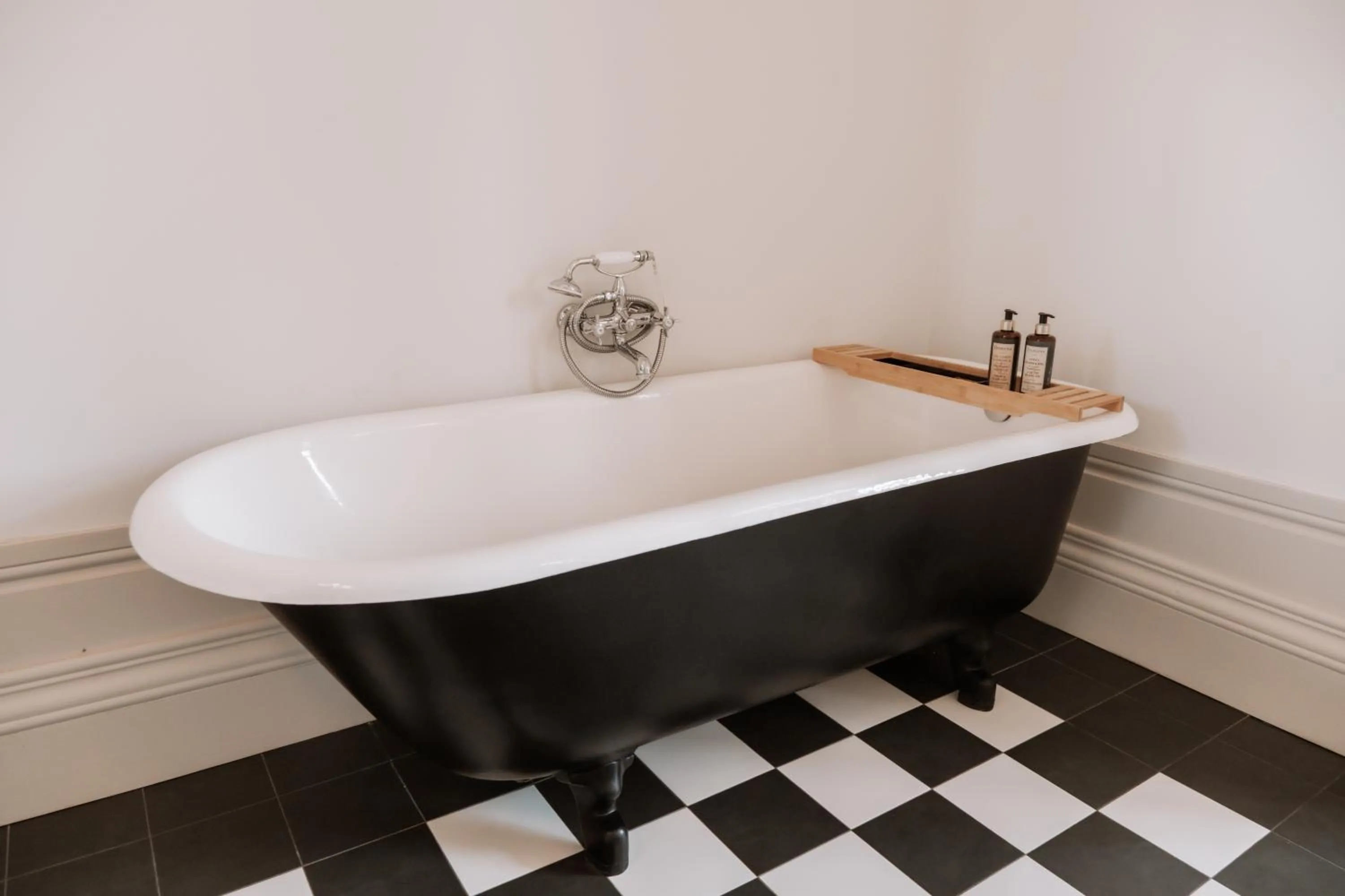 Bath in Marquês Garden House by Olivia