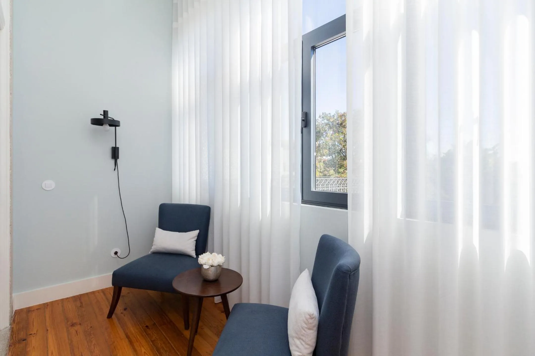 Living room in Marquês Garden House by Olivia