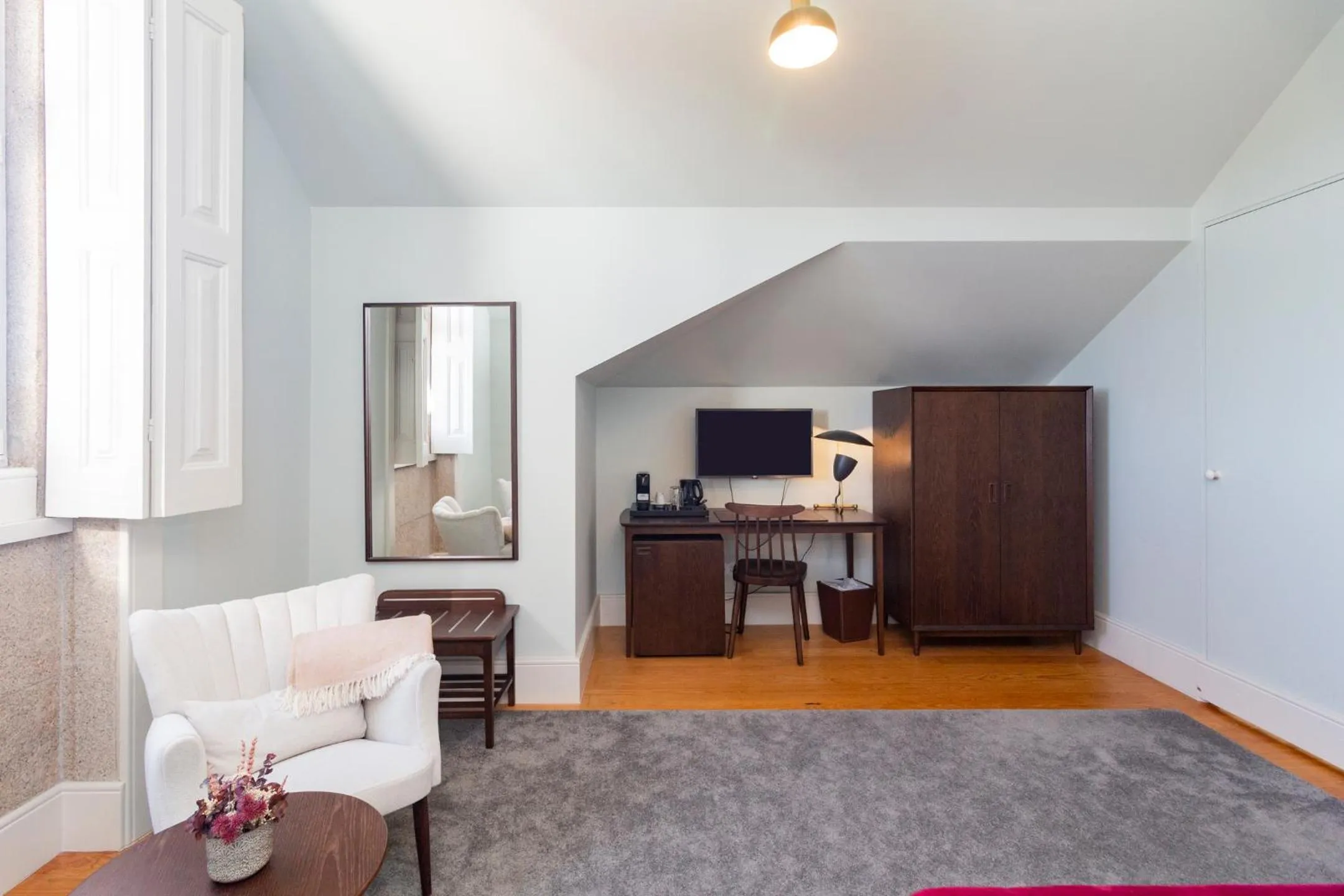 Seating area in Marquês Garden House by Olivia