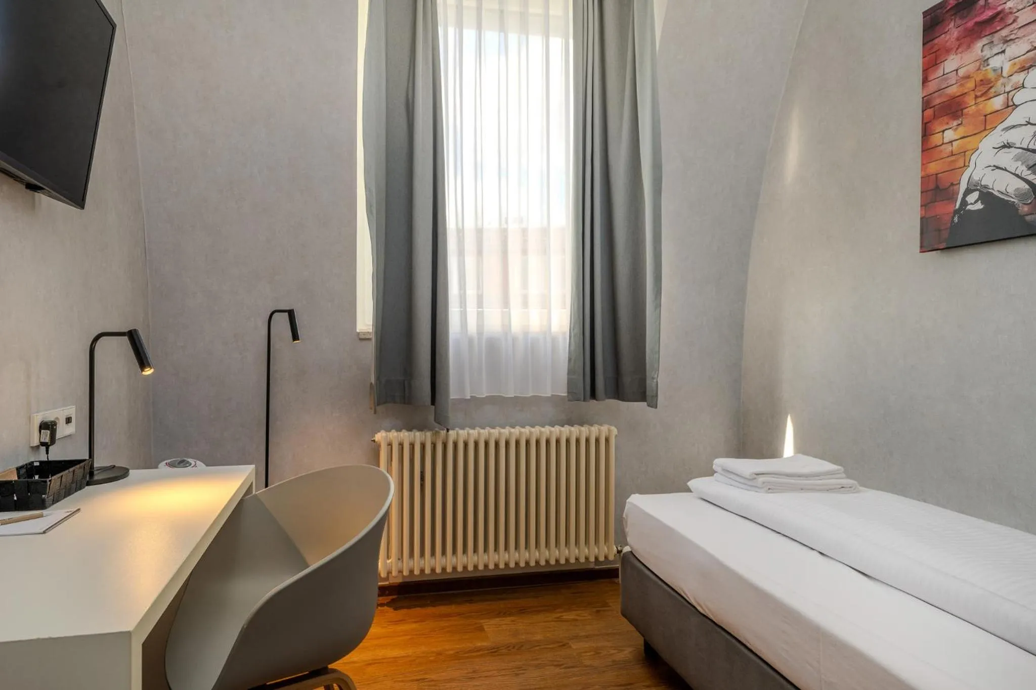 Photo of the whole room, Bed in mk hotel berlin