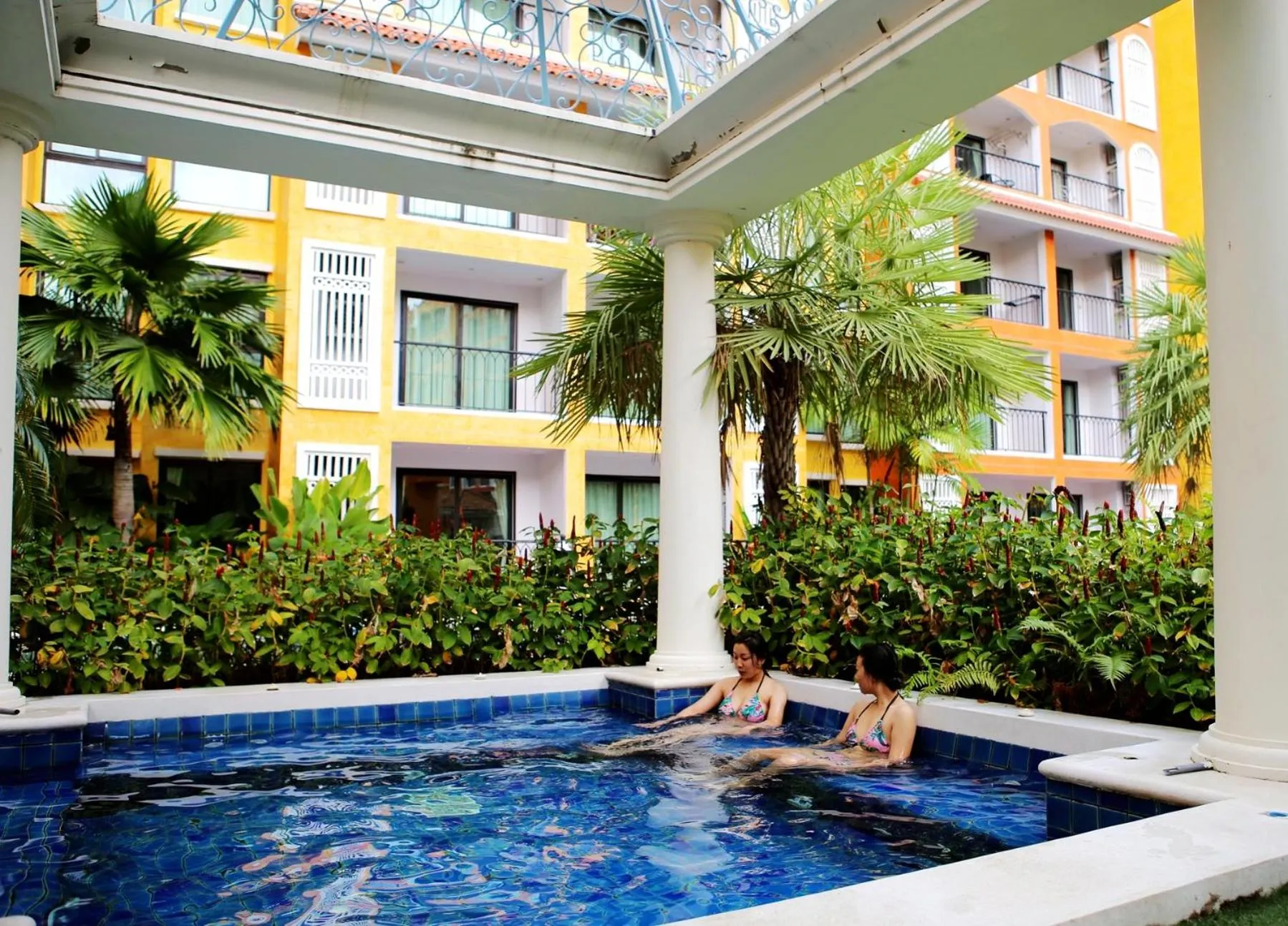 Swimming pool in Venetian Poseidon Pool Hotel