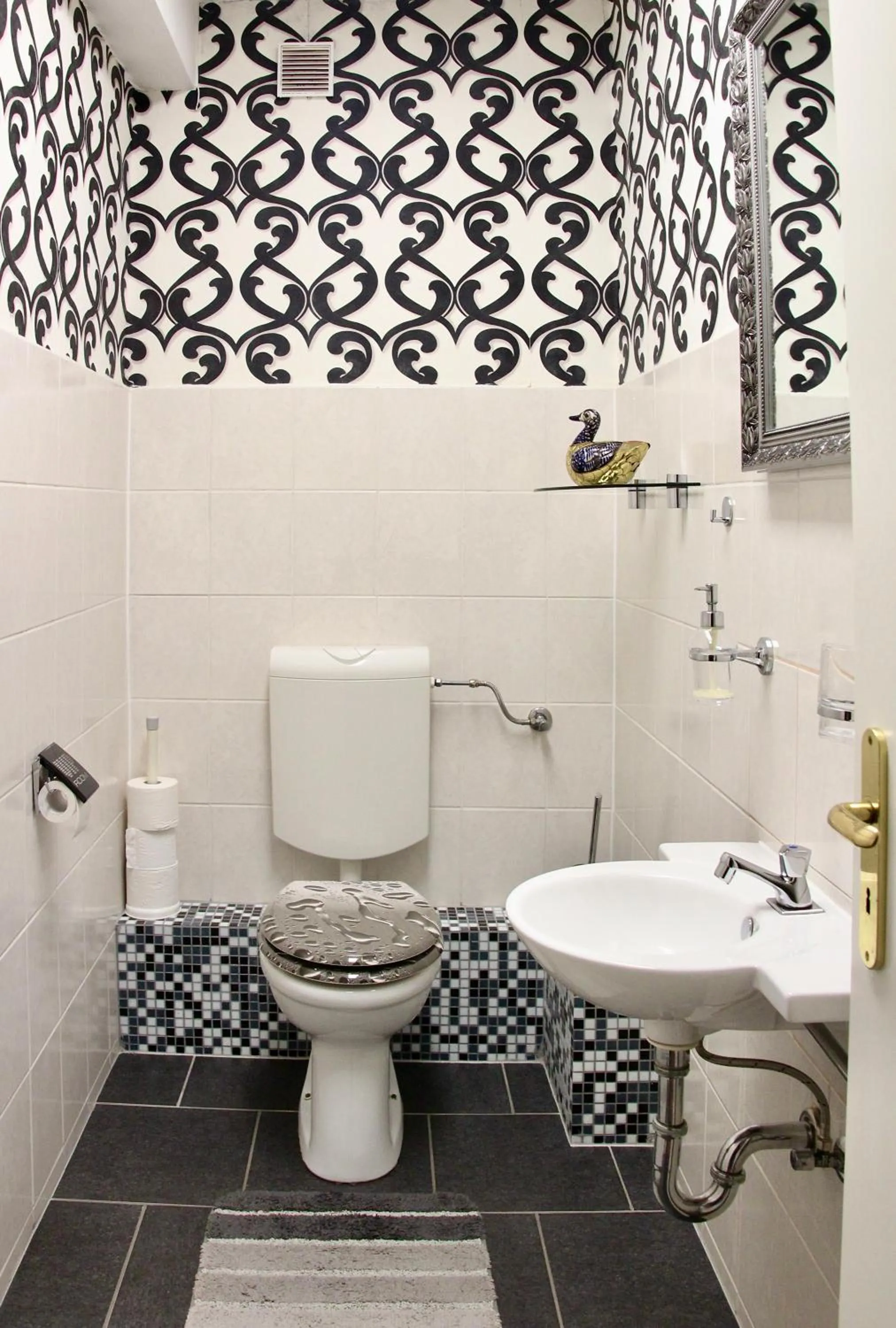 Toilet in Suite-Apartment-Essen