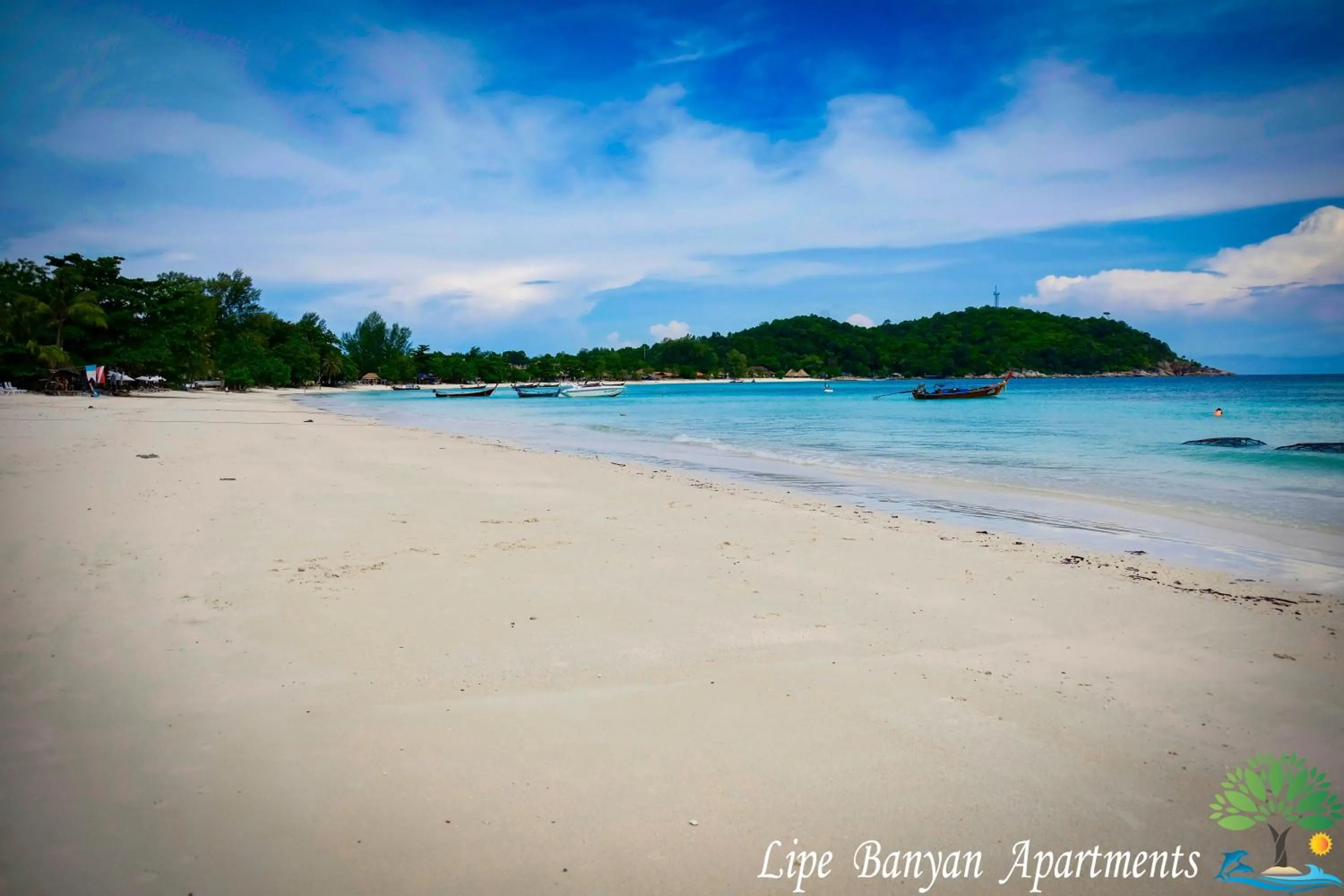 Beach in Lipe Banyan Apartments