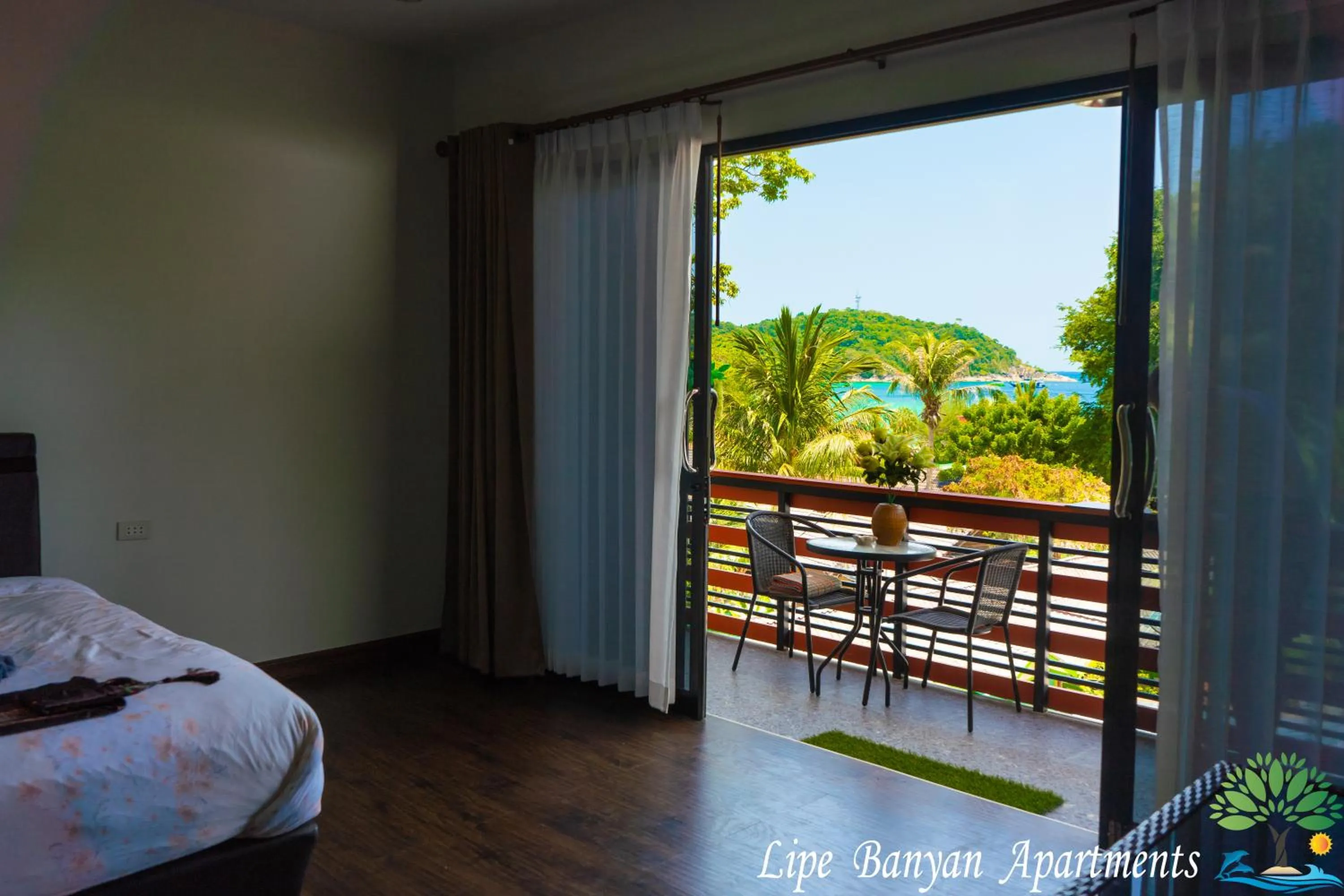 Bed in Lipe Banyan Apartments