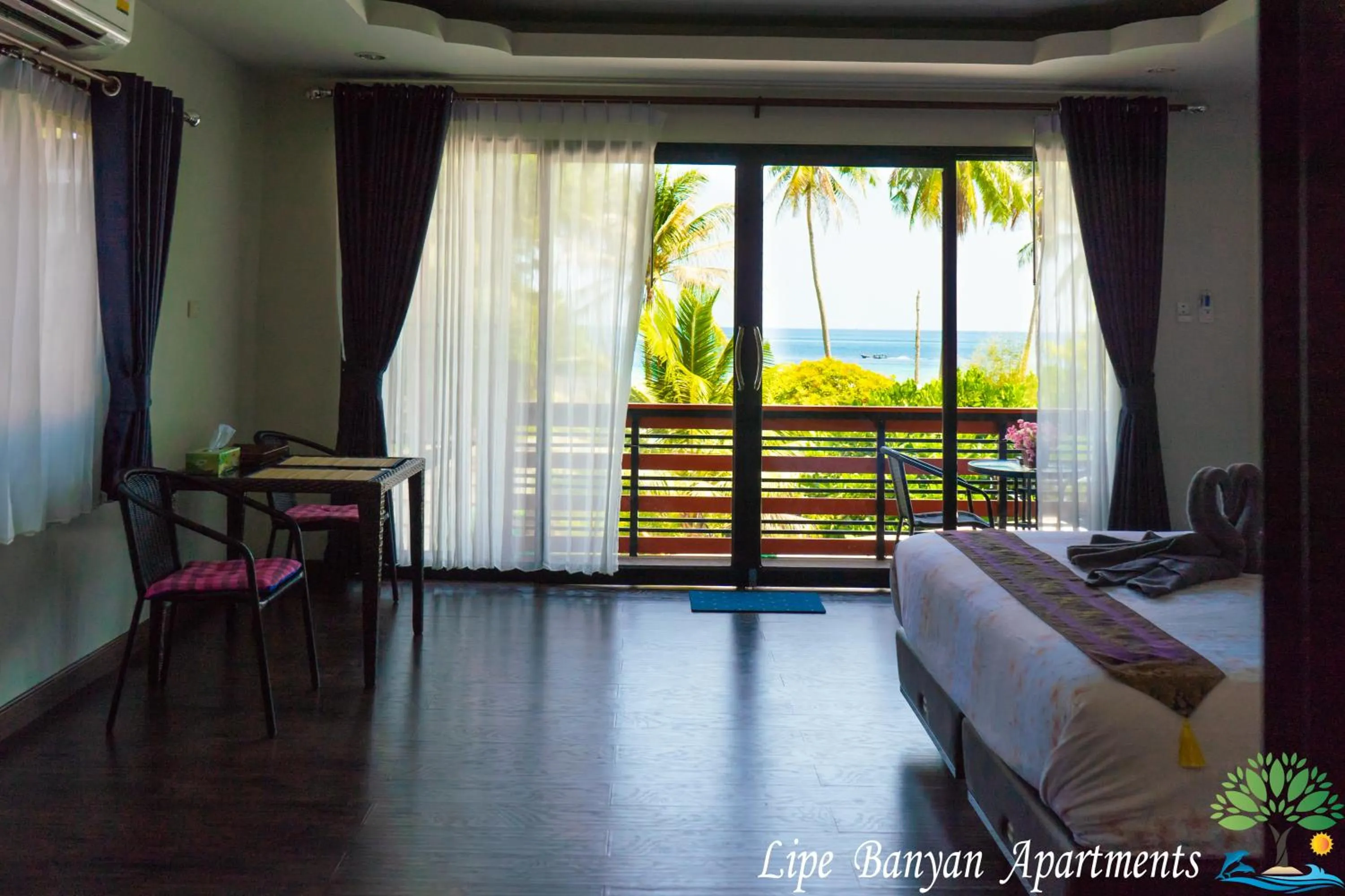 Bed in Lipe Banyan Apartments