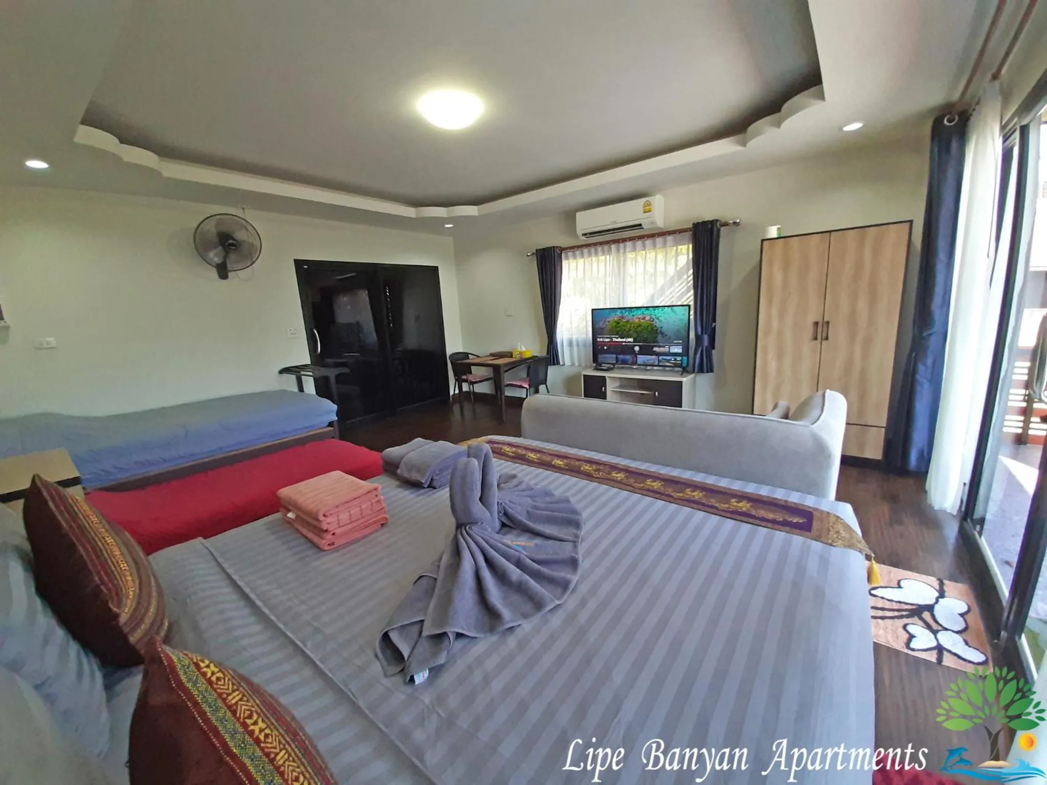 Bed in Lipe Banyan Apartments