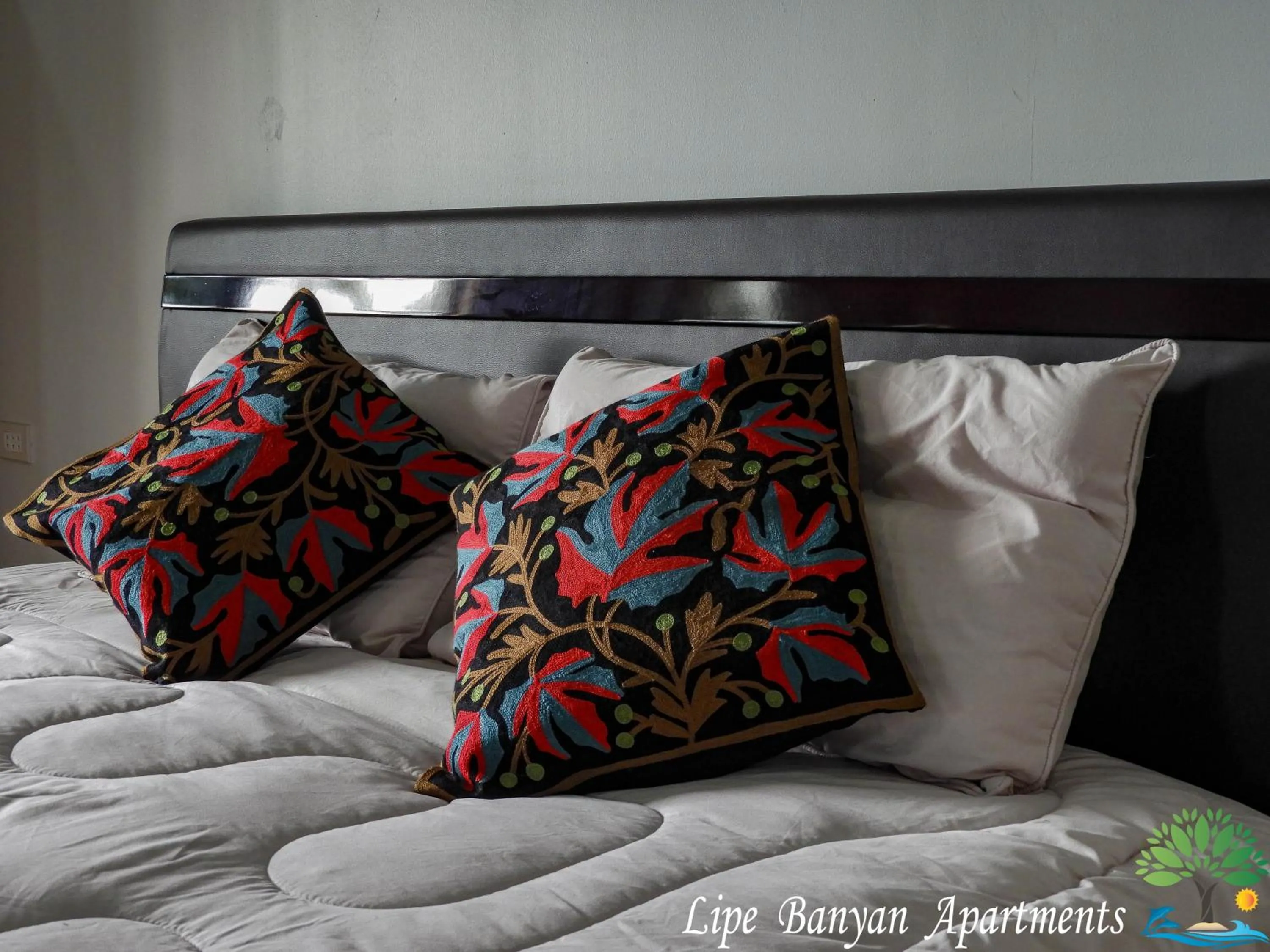 Bed in Lipe Banyan Apartments