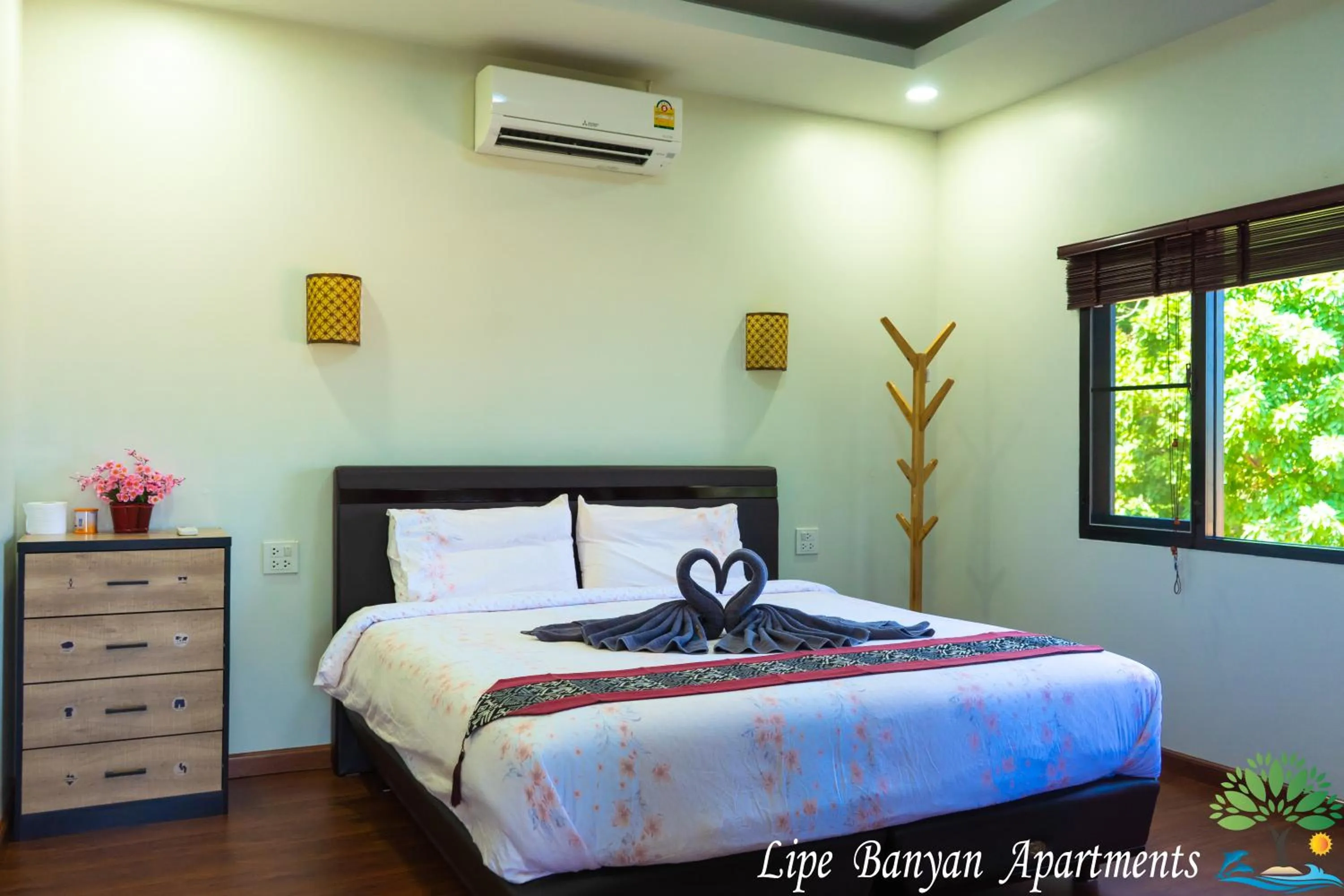 Bed in Lipe Banyan Apartments