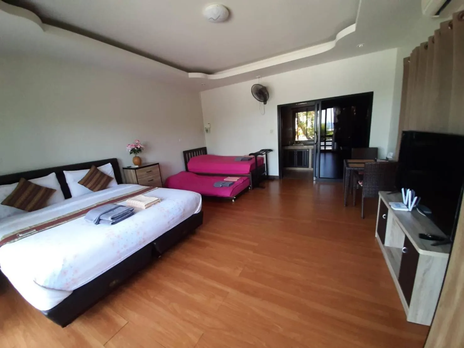 Bed in Lipe Banyan Apartments