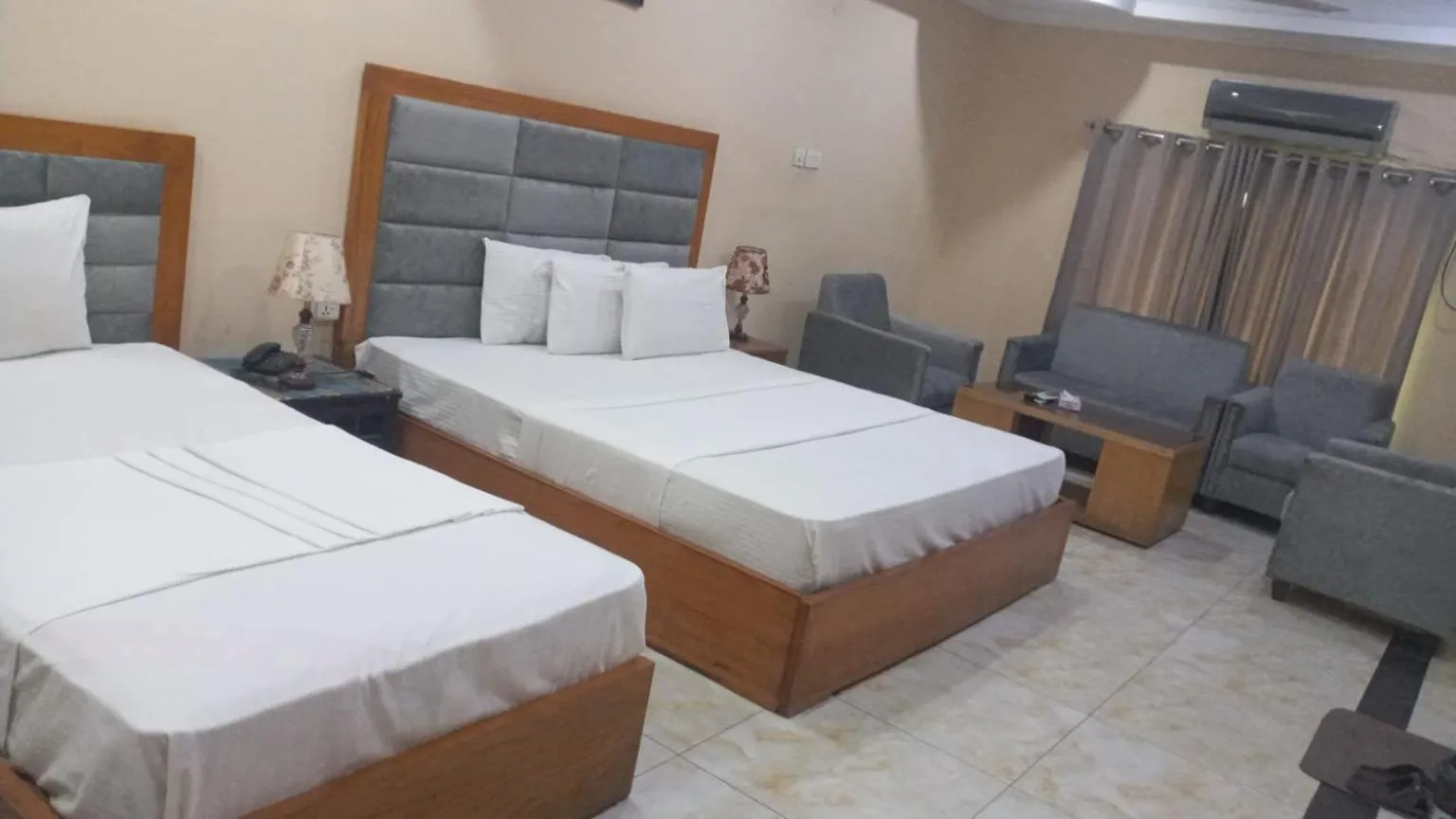 Bed in The King Hotel