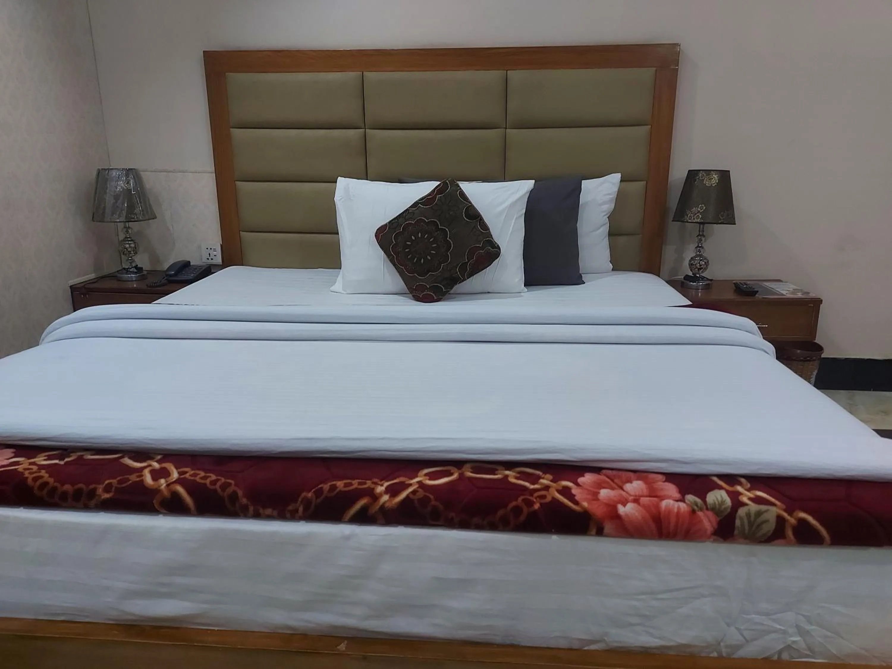 Bed in The King Hotel