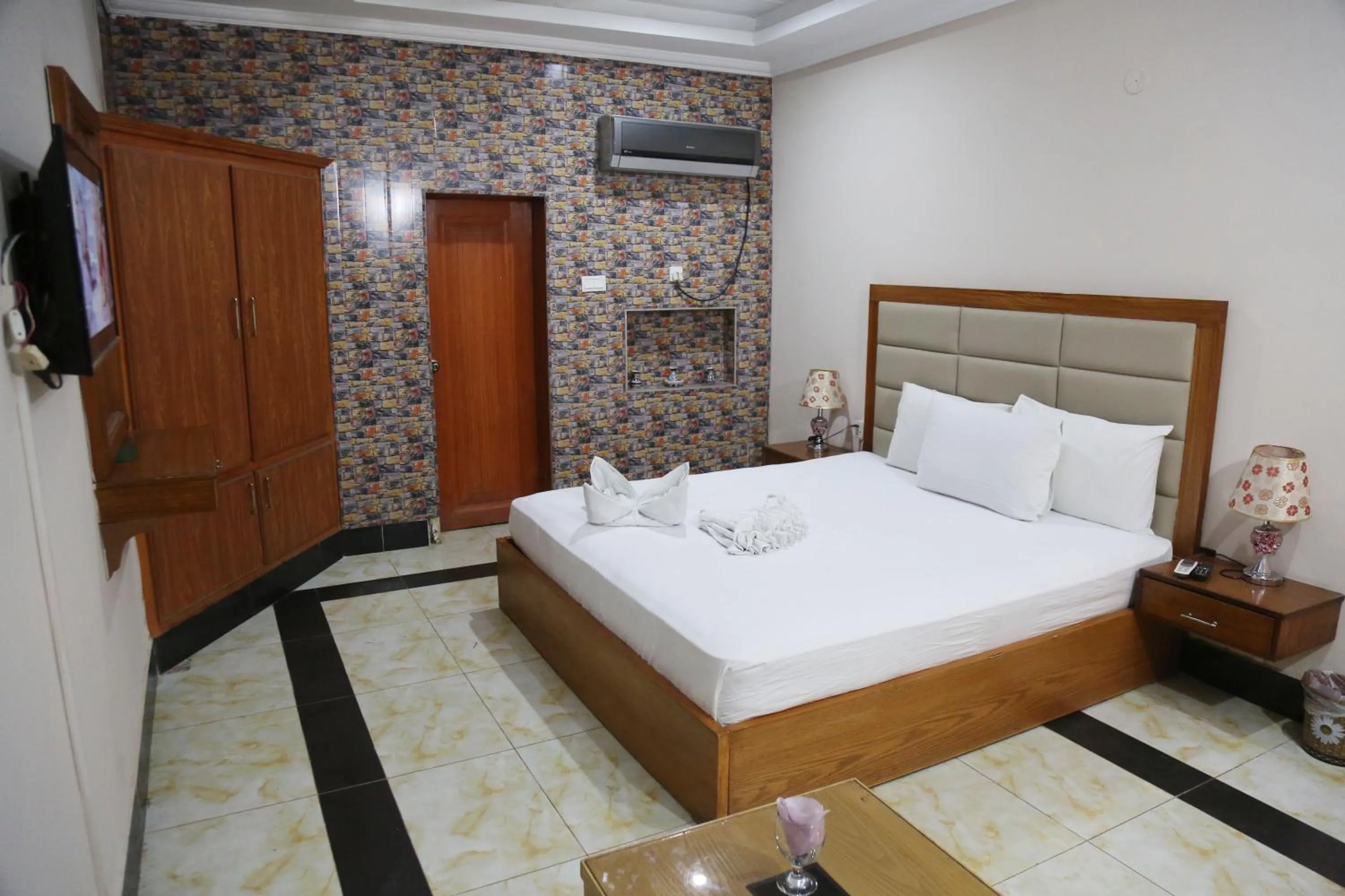 Bed in The King Hotel