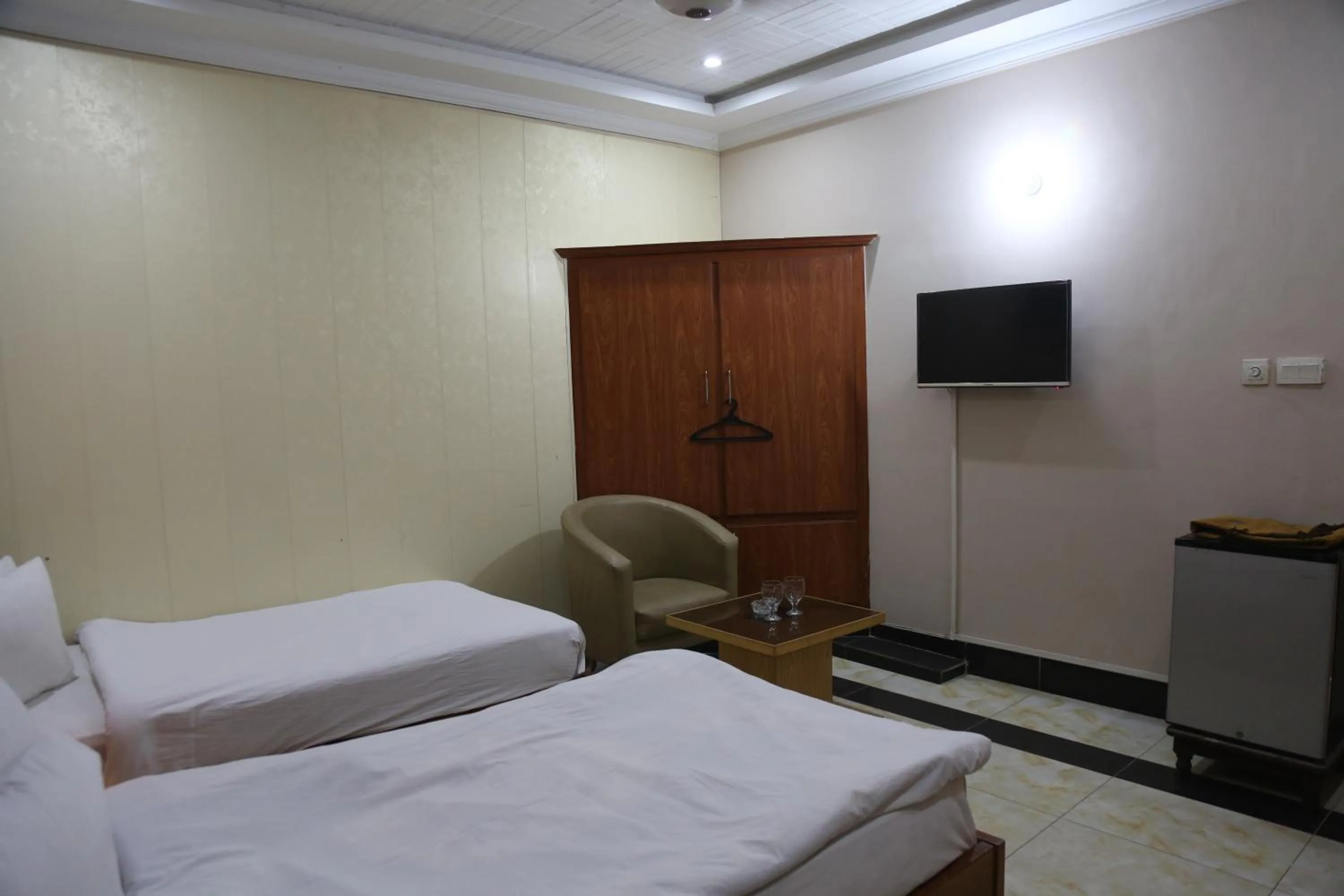 Photo of the whole room, Bed in The King Hotel