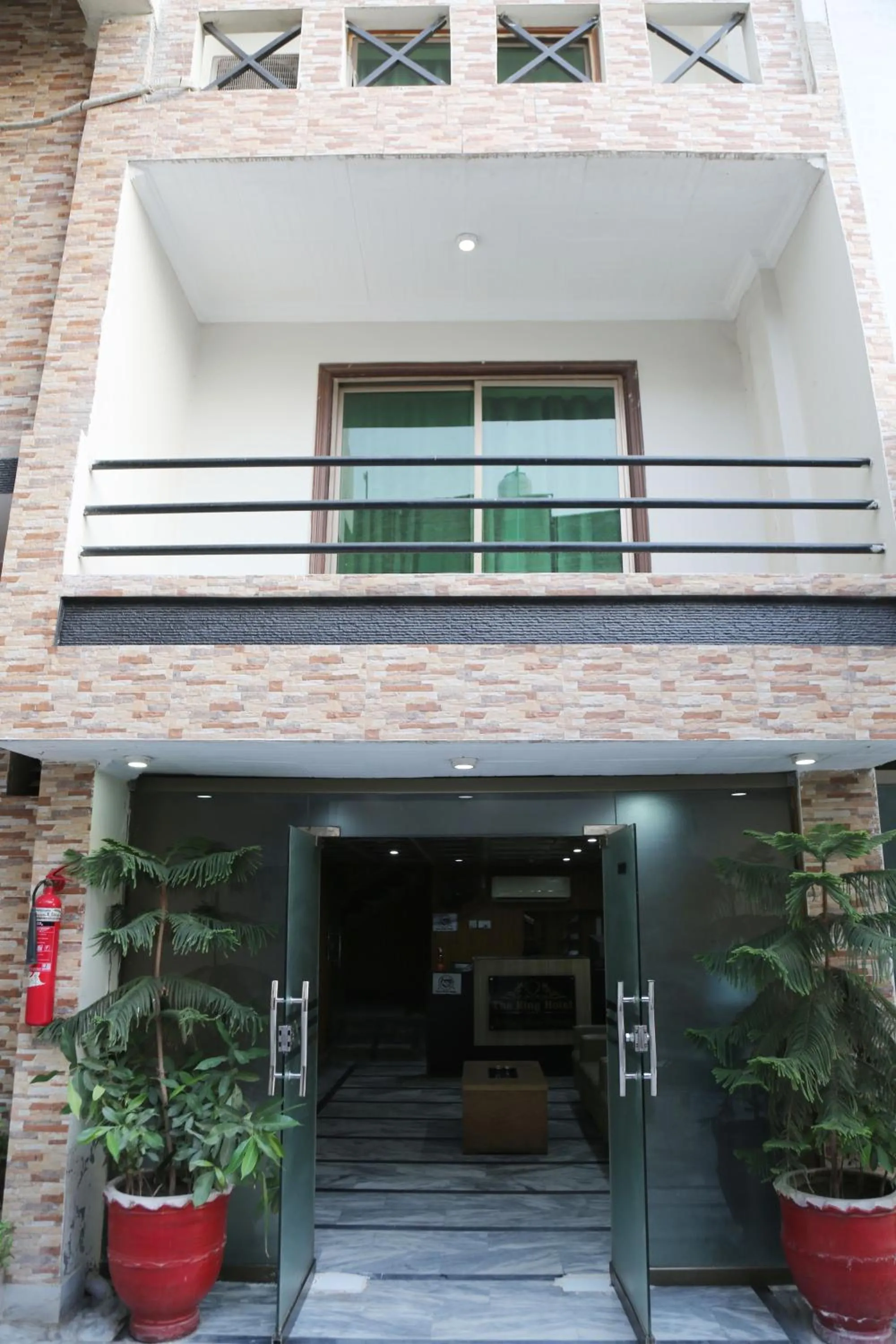 Facade/entrance in The King Hotel