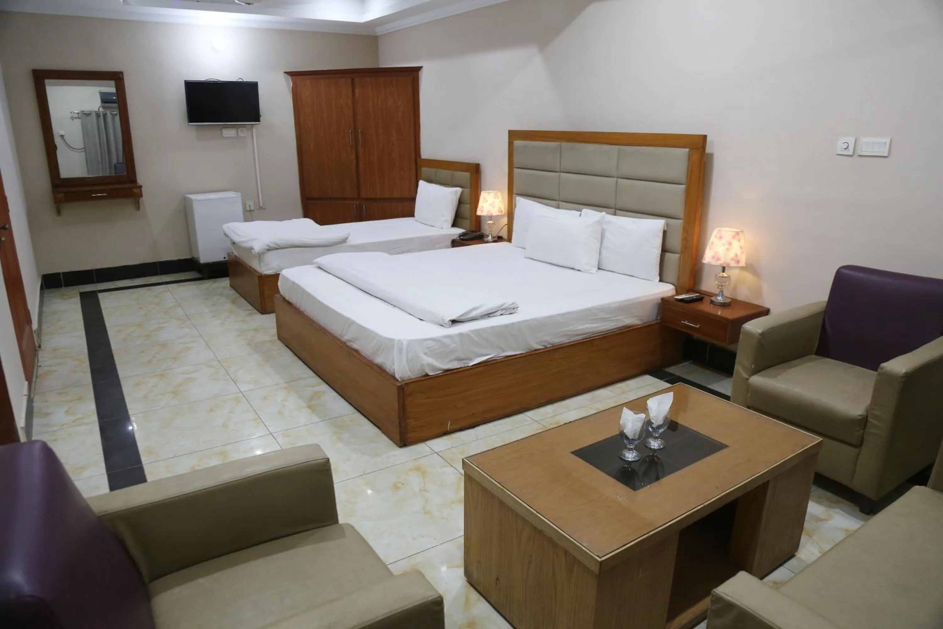 Photo of the whole room, Bed in The King Hotel