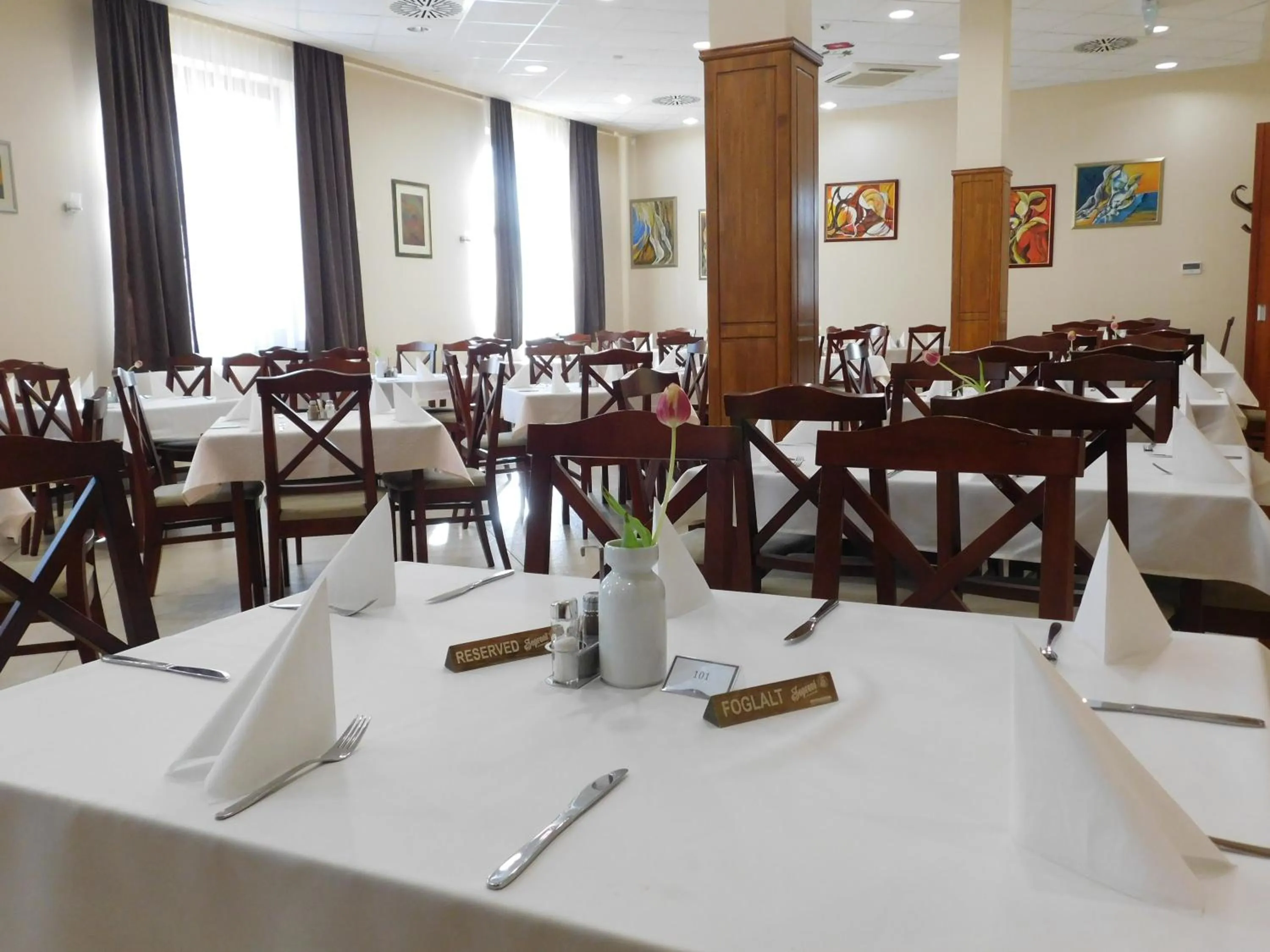 Restaurant/places to eat in Hotel Kumánia