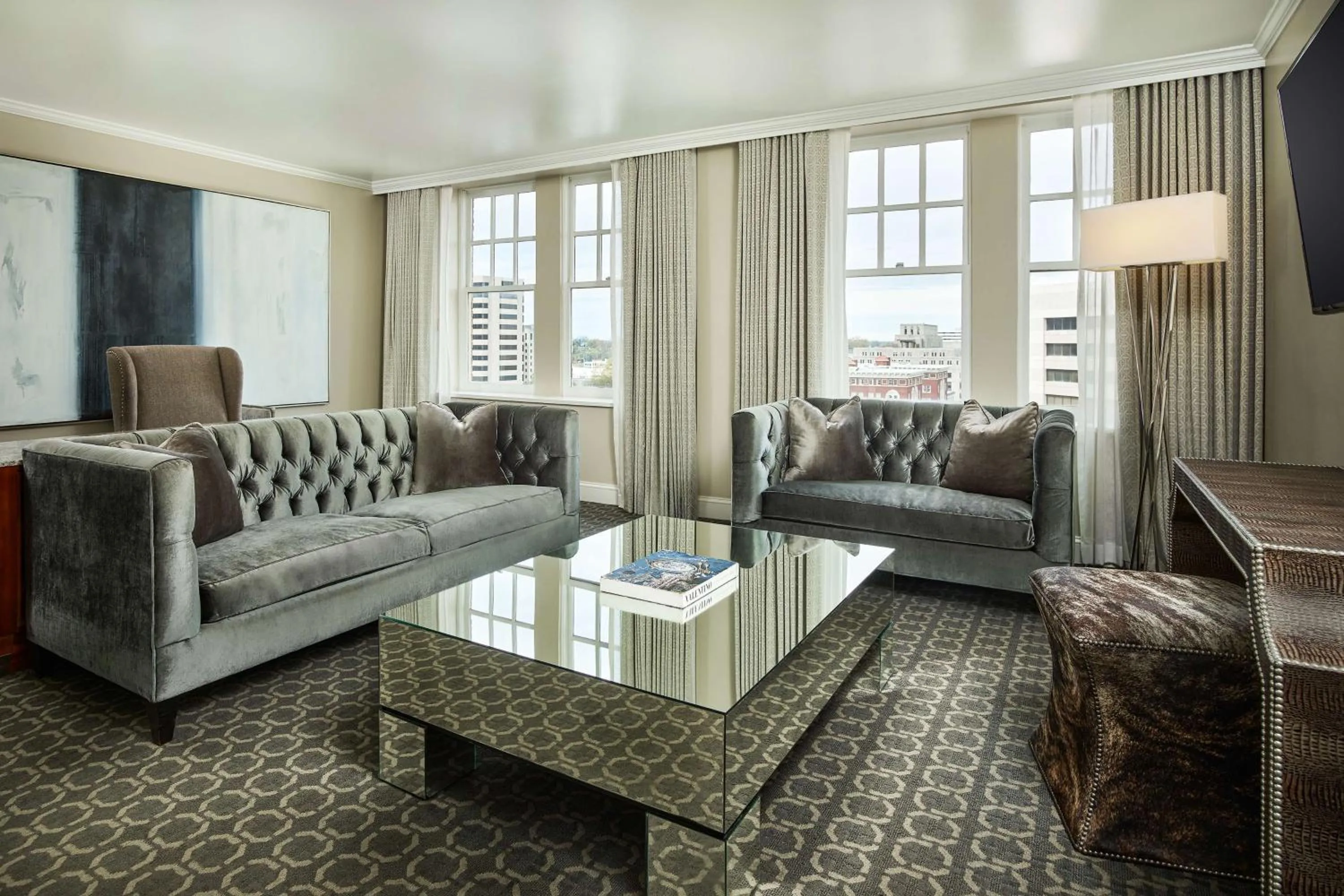 Living room in Redmont Hotel Birmingham - Curio Collection by Hilton