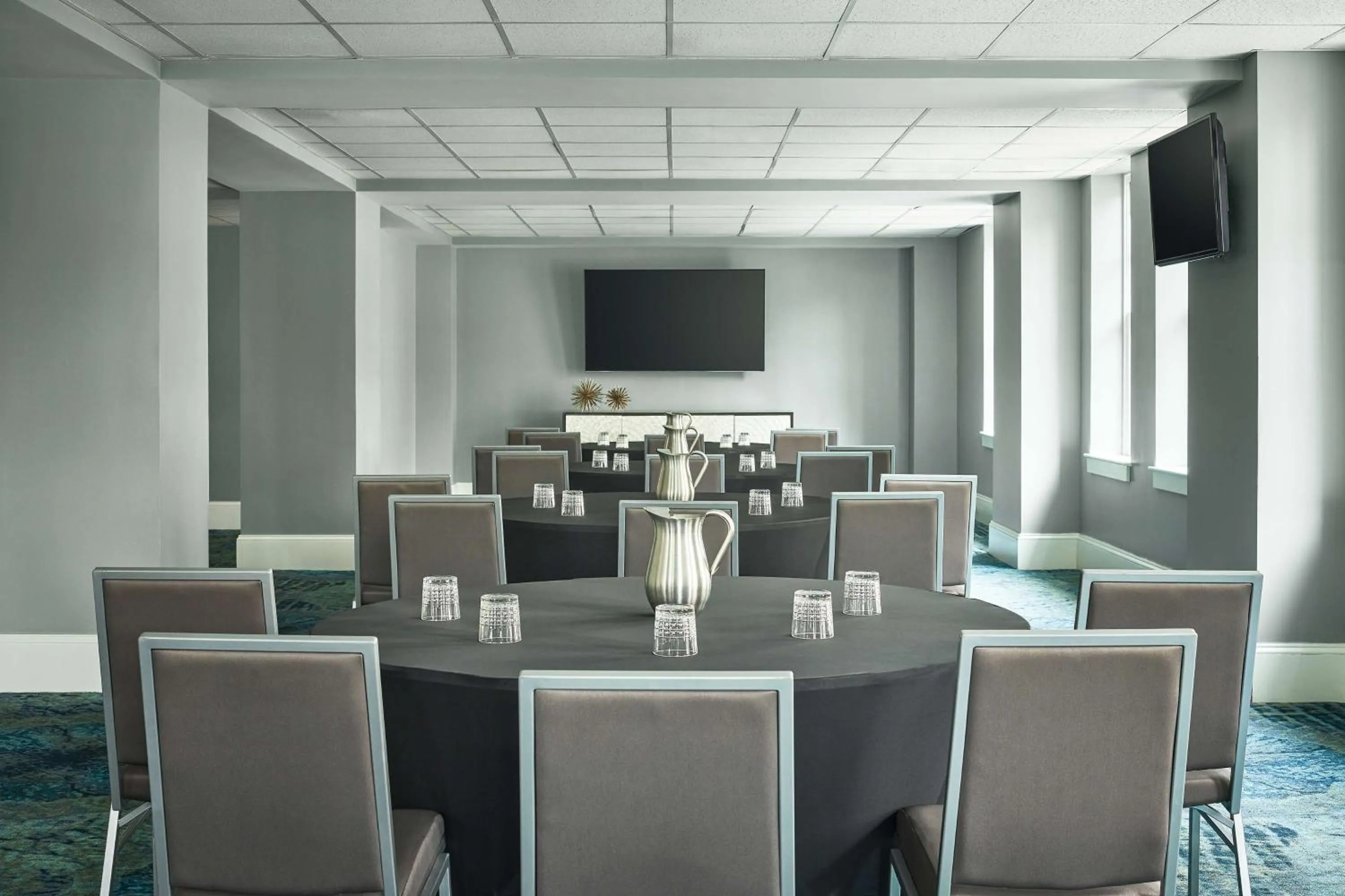 Meeting/conference room in Redmont Hotel Birmingham - Curio Collection by Hilton