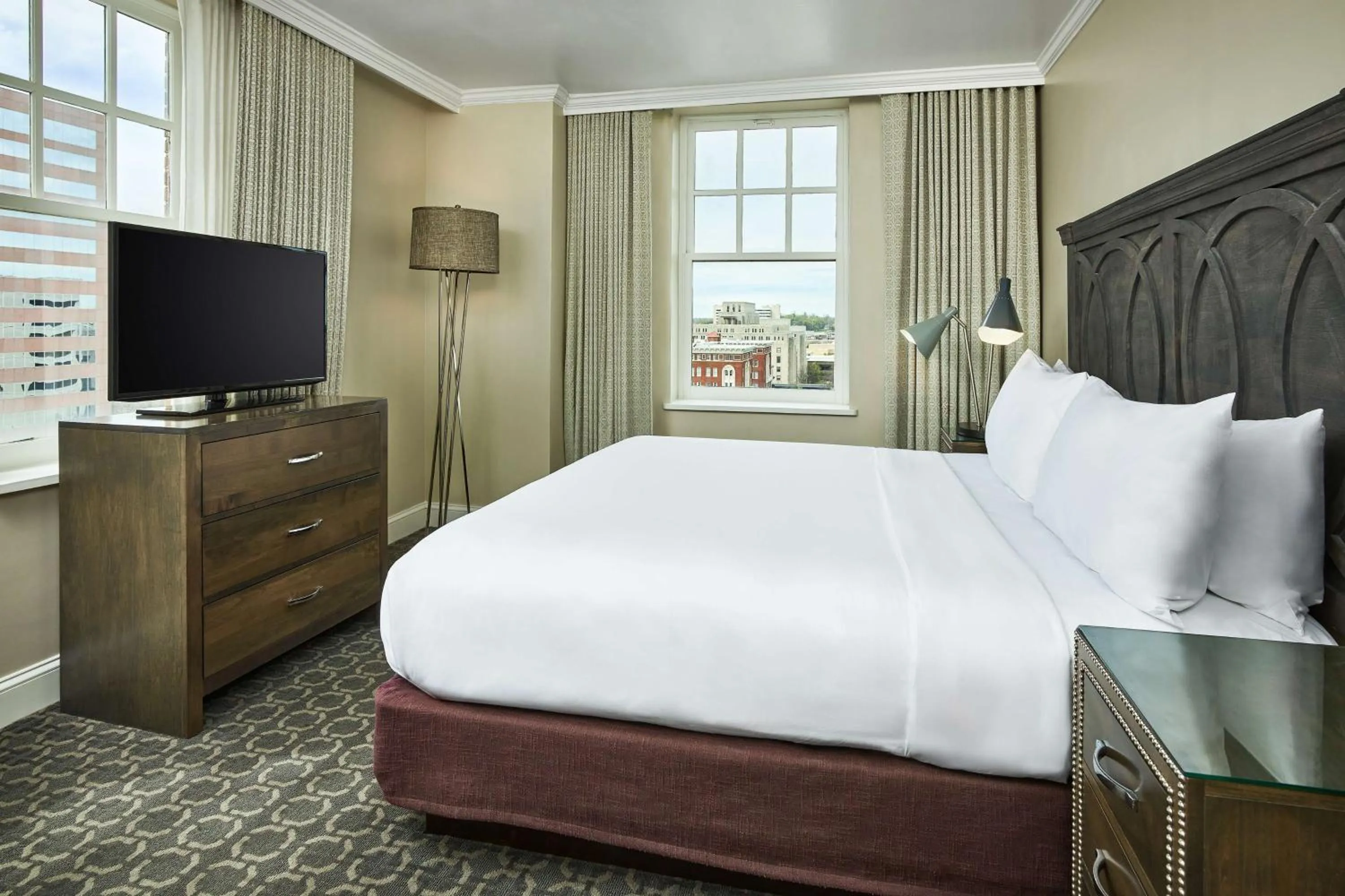 Bed in Redmont Hotel Birmingham - Curio Collection by Hilton