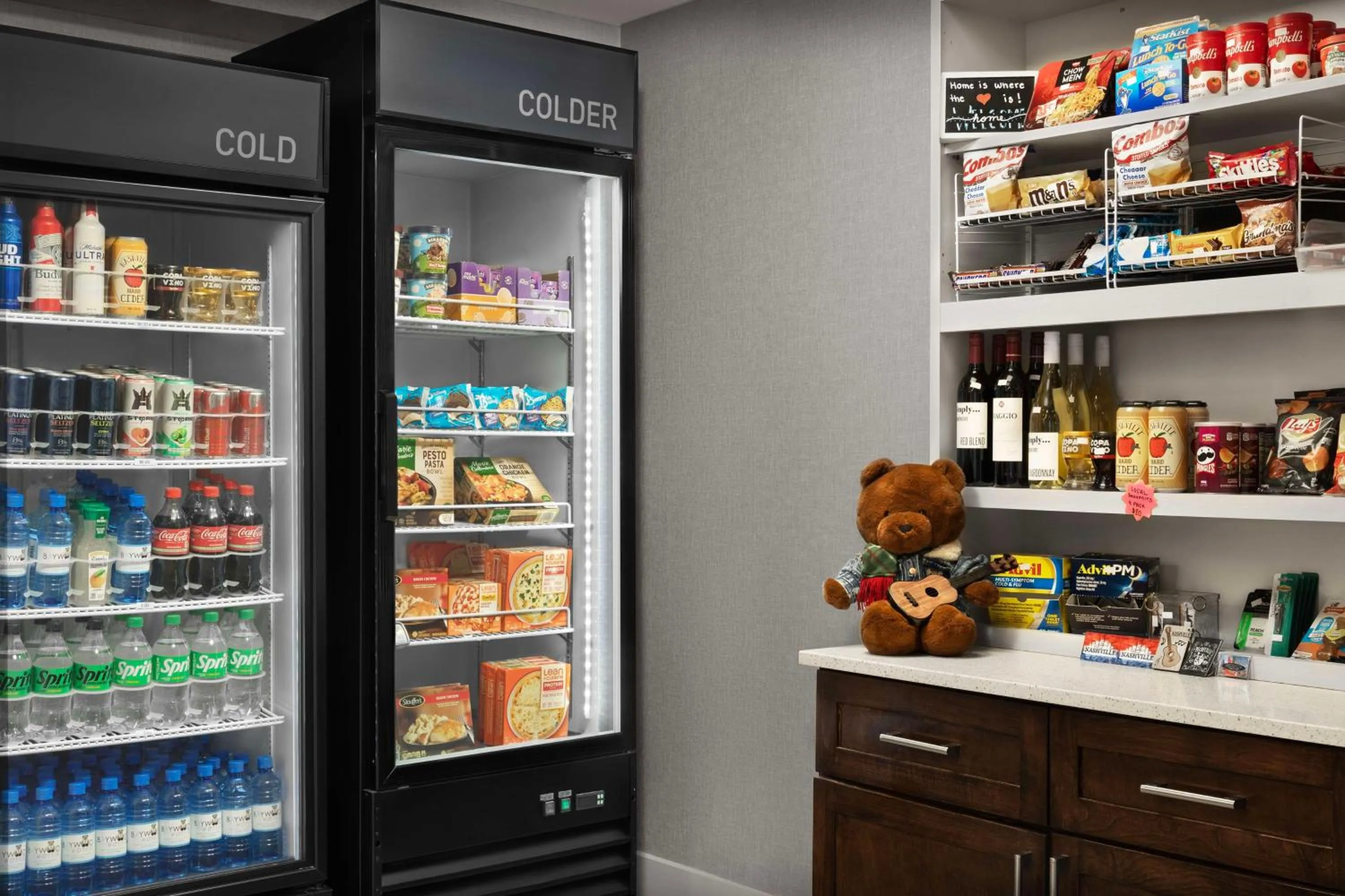 Food and drinks in Homewood Suites Nashville Airport