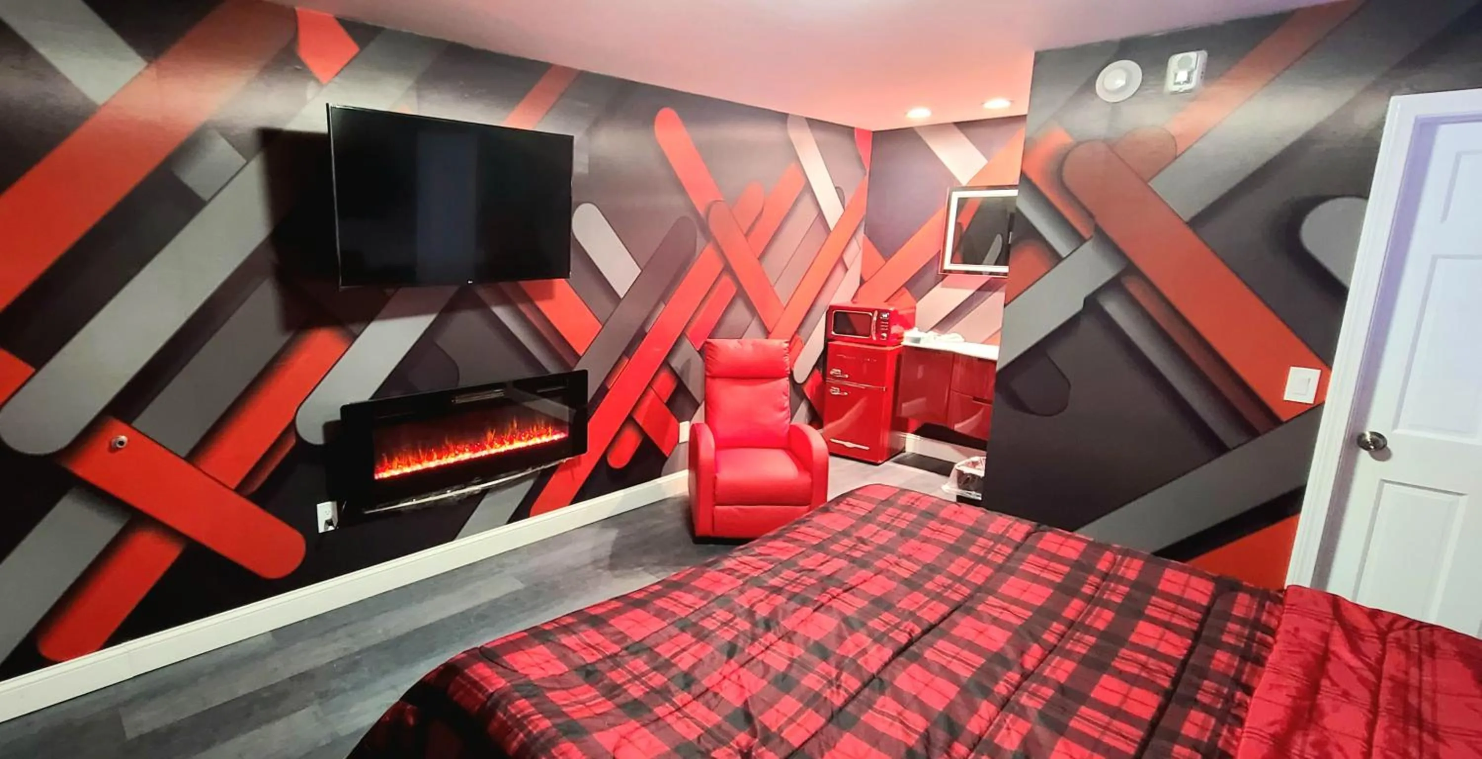 Text overlay, Bed in Americas Best Value Inn Providence-North Scituate