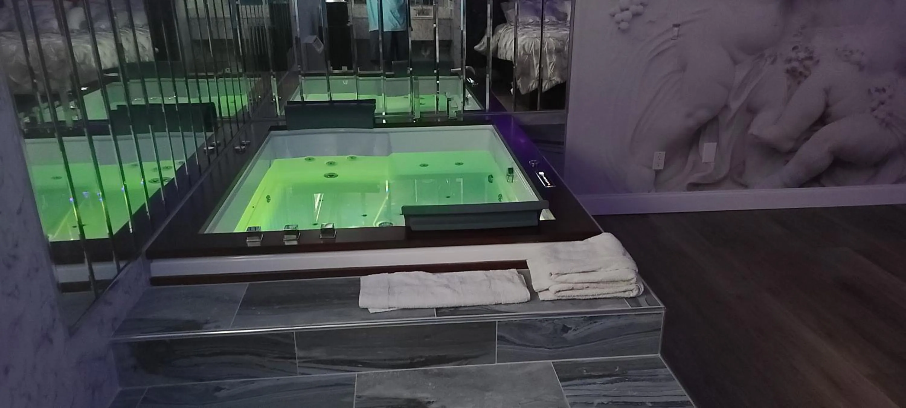 Hot Tub in Americas Best Value Inn Providence-North Scituate