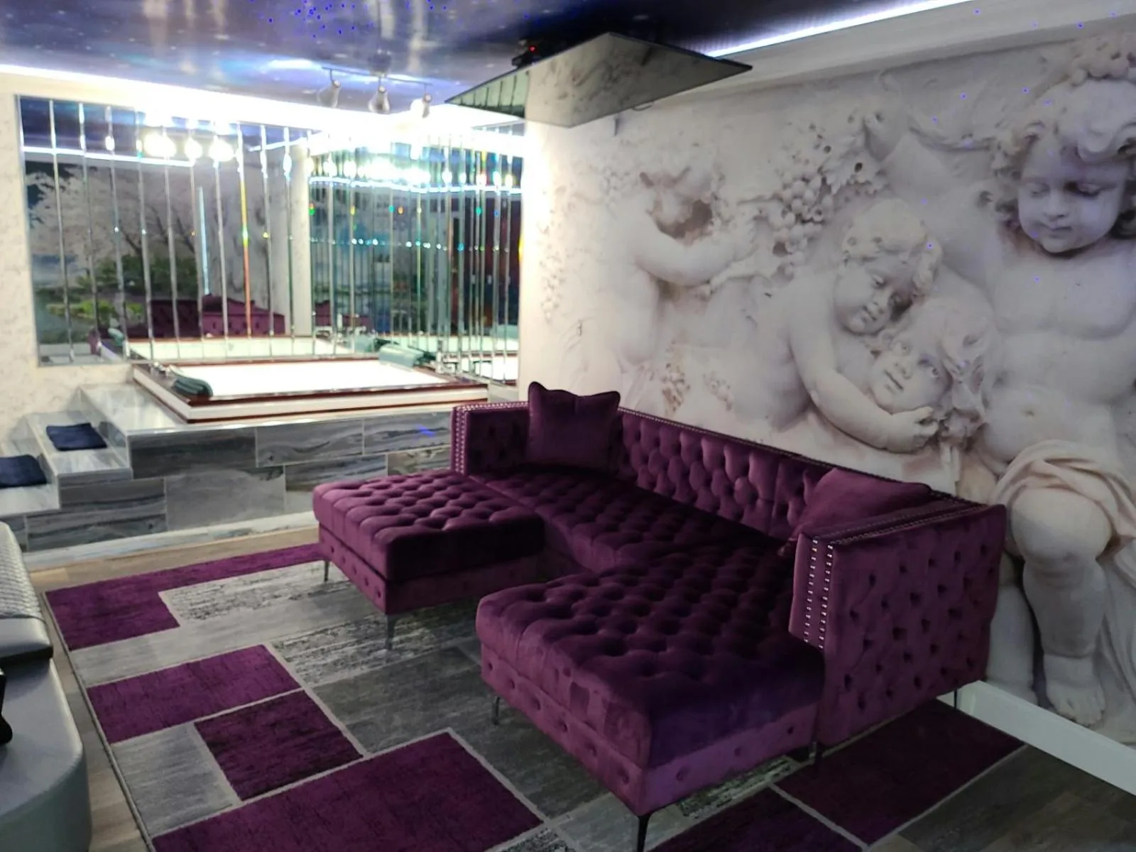 Hot Tub in Americas Best Value Inn Providence-North Scituate