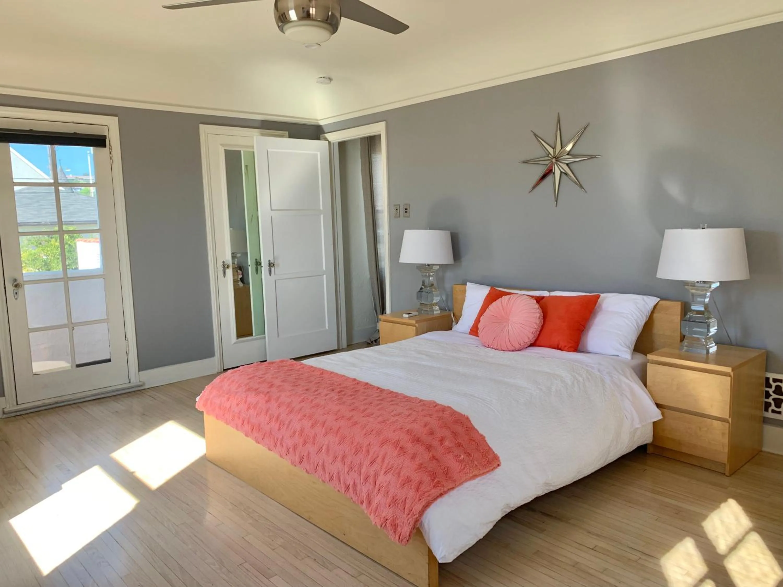 Bedroom, Bed in SpanishFairytale4bd3ba