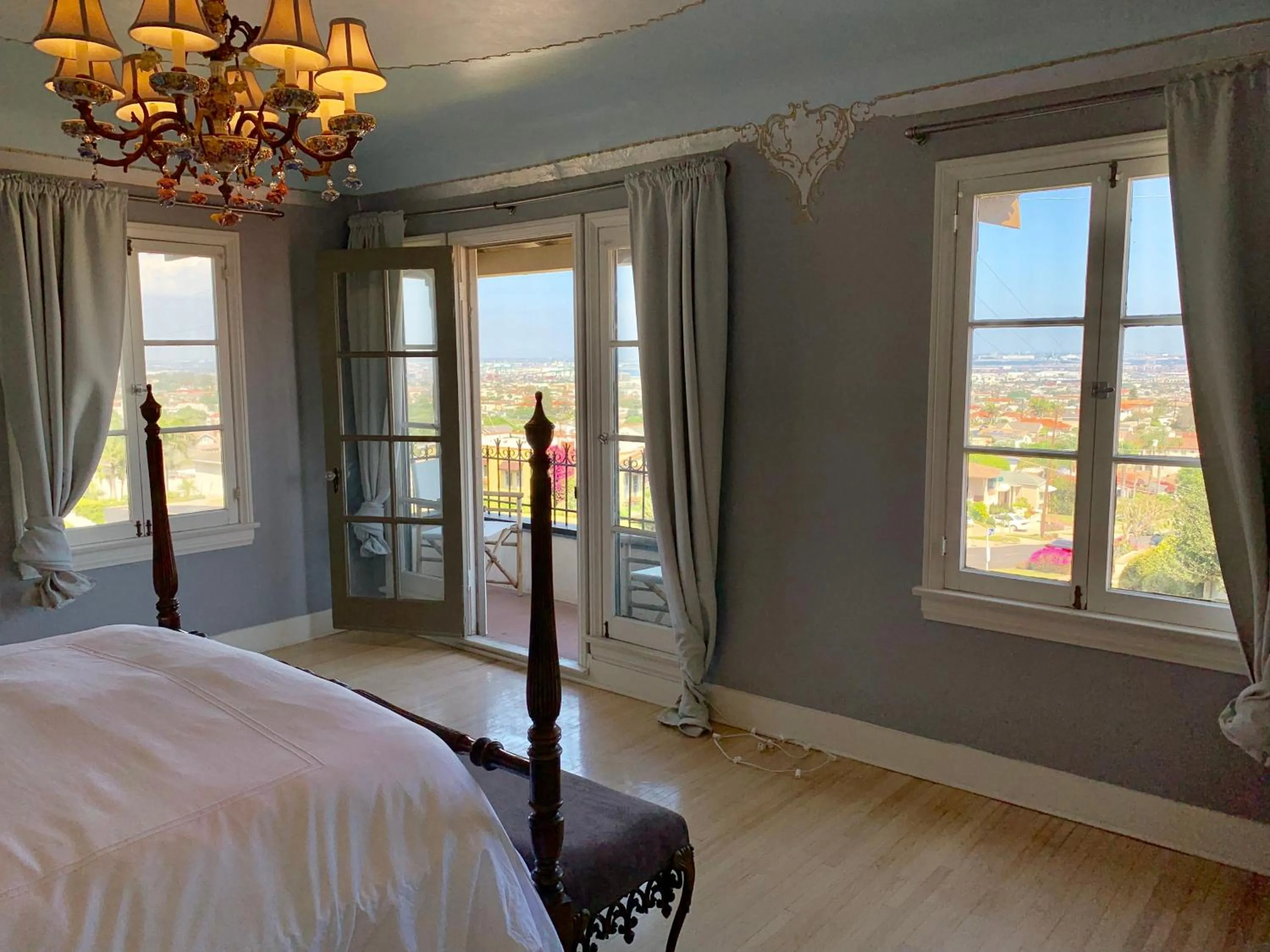 Bedroom, Bed in SpanishFairytale4bd3ba