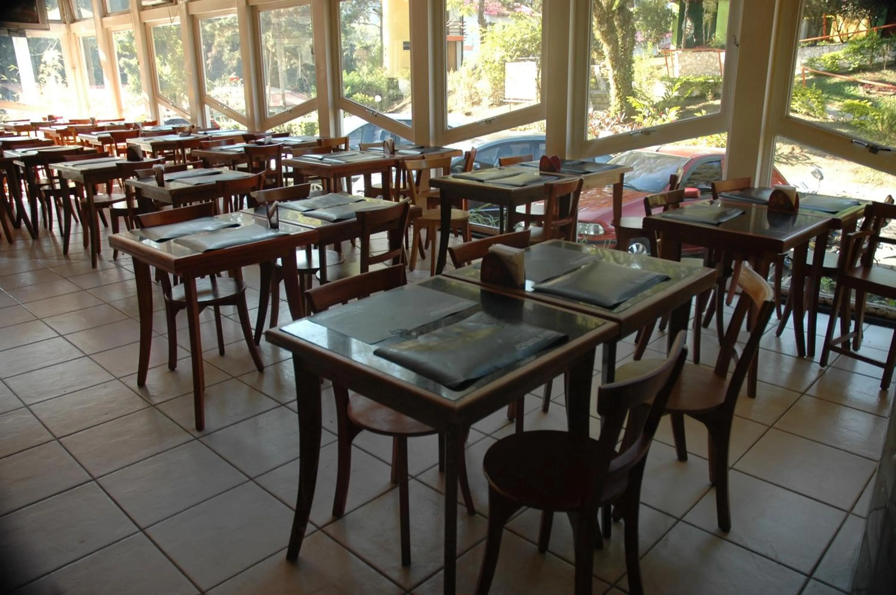 Restaurant/places to eat in Pousada Suarez