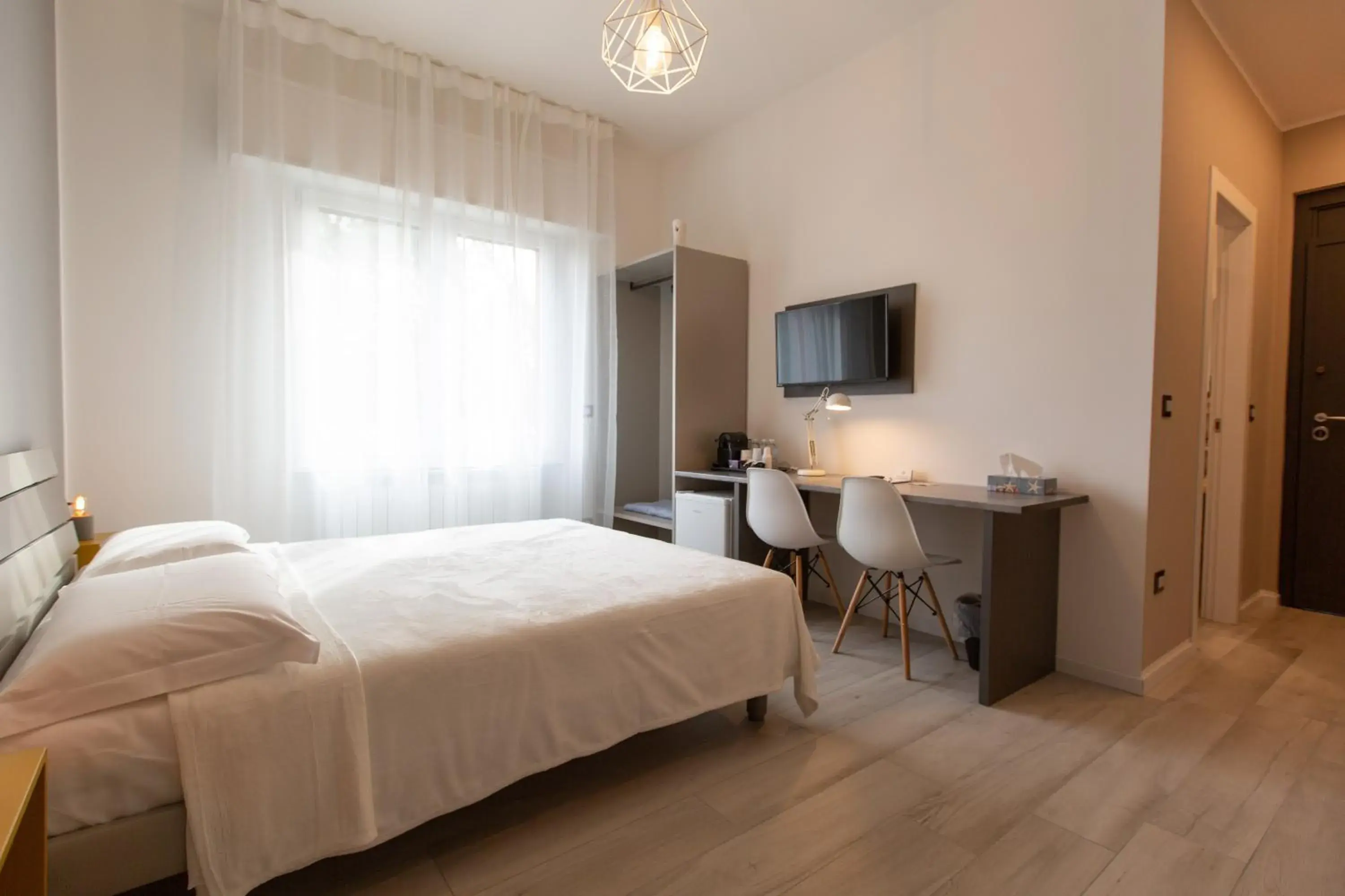 Double Room with Private Bathroom in Relax nel Verde 10 minutes from Winter Olympics Milano - Cortina Double Room with Private Bathroom in Relax nel Verde 10 minutes from Winter Olympics Milano - Cortina
