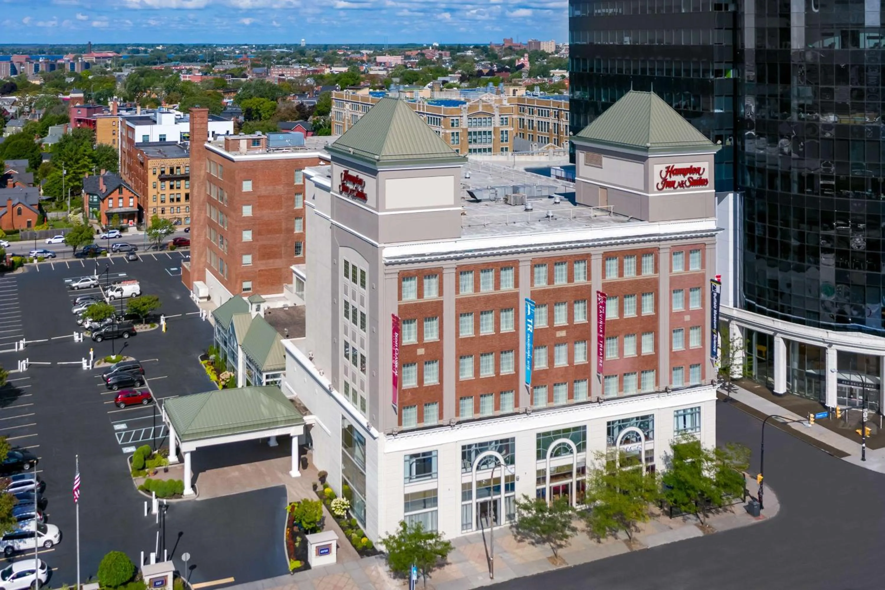 Property building in Hampton Inn & Suites Buffalo/Downtown