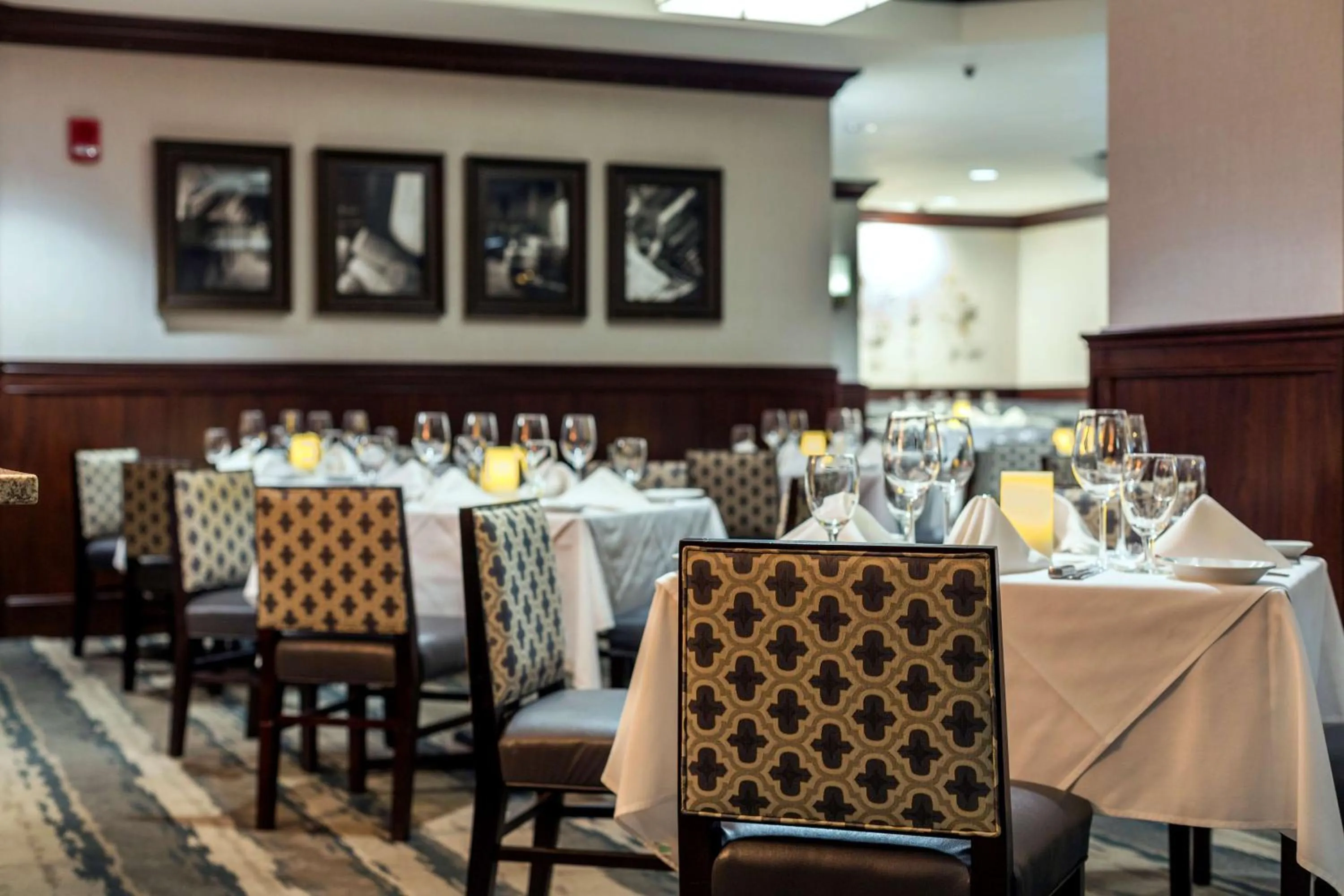 Restaurant/places to eat in Hilton Columbia Center