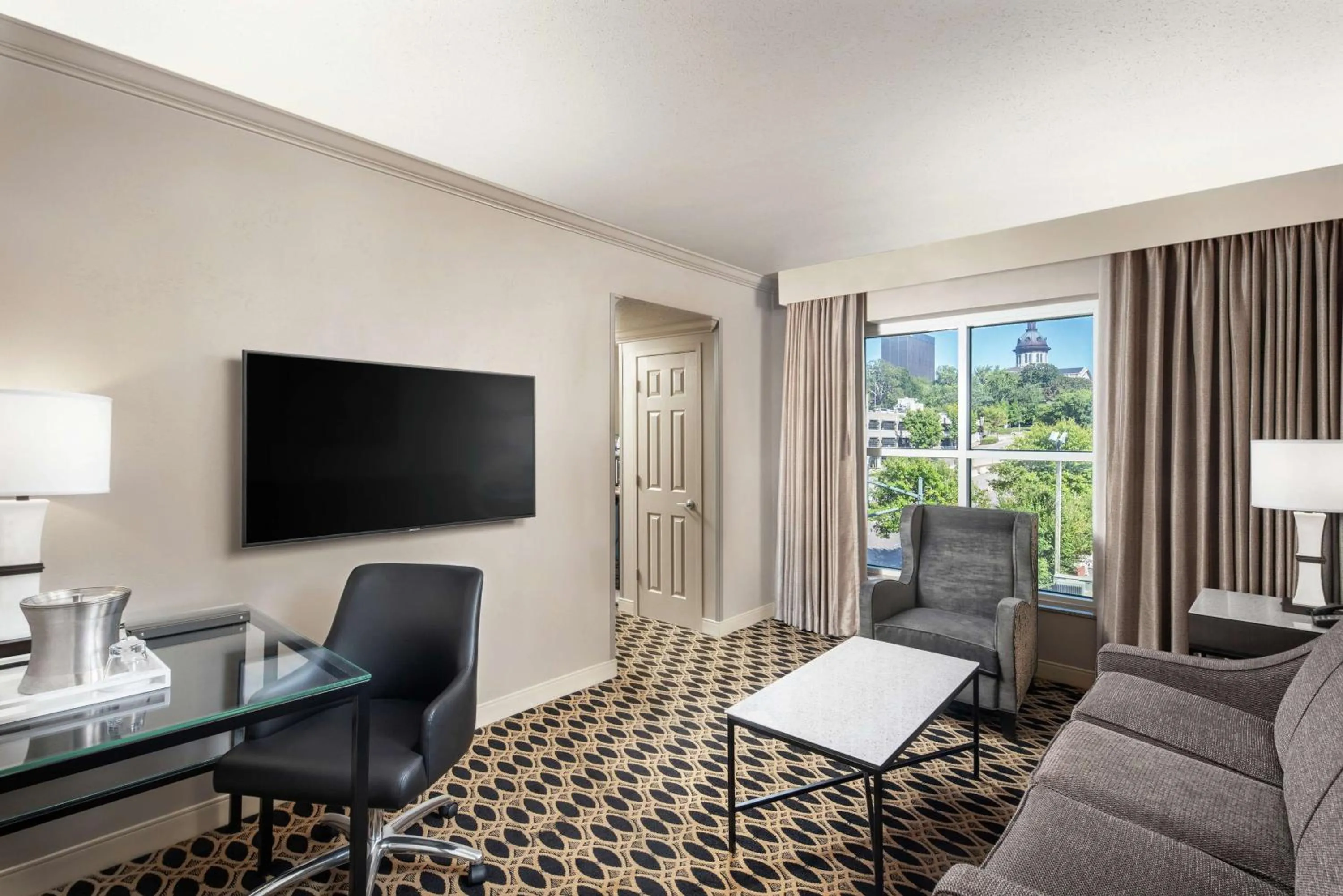 Bedroom in Hilton Columbia Center