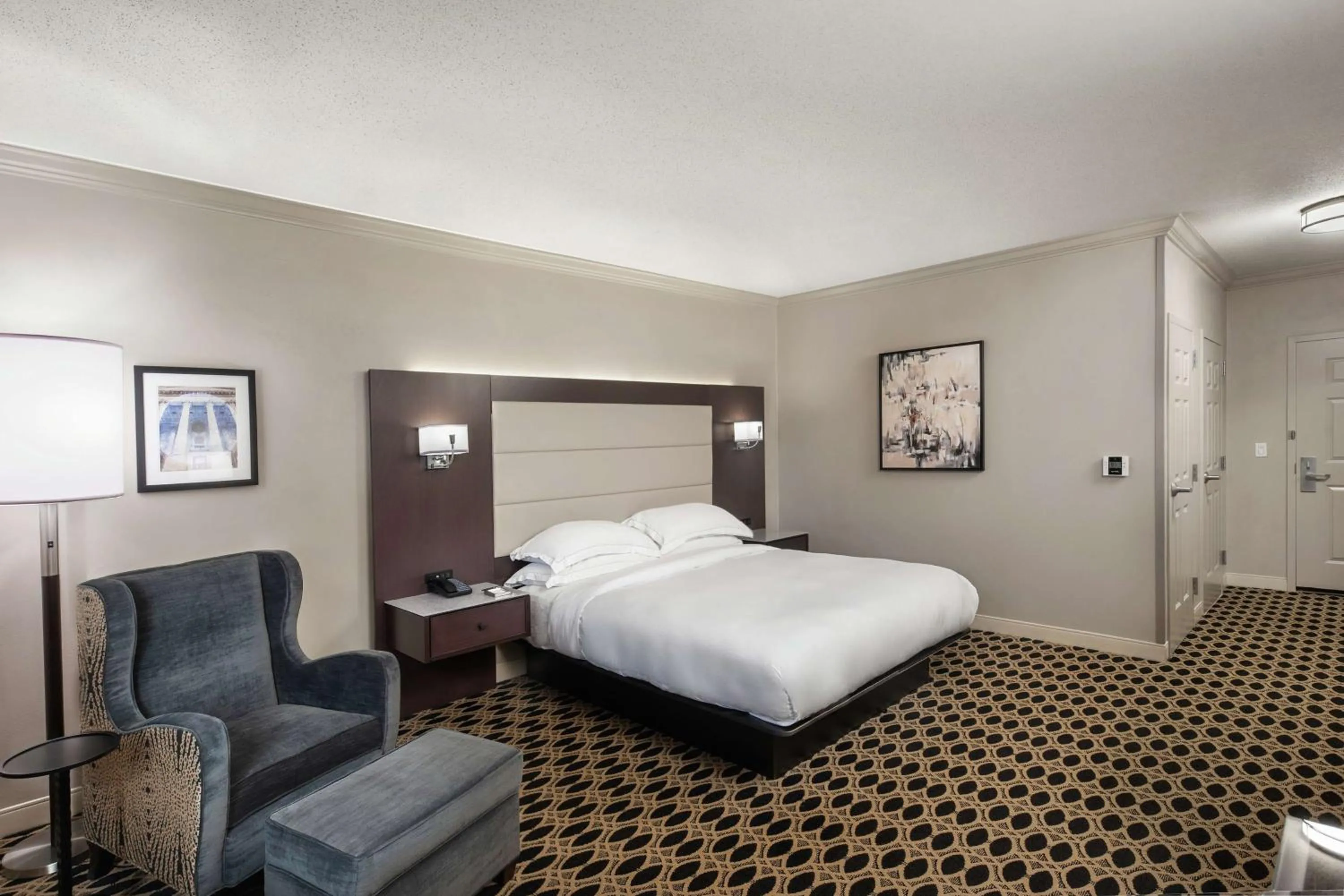 Bed in Hilton Columbia Center