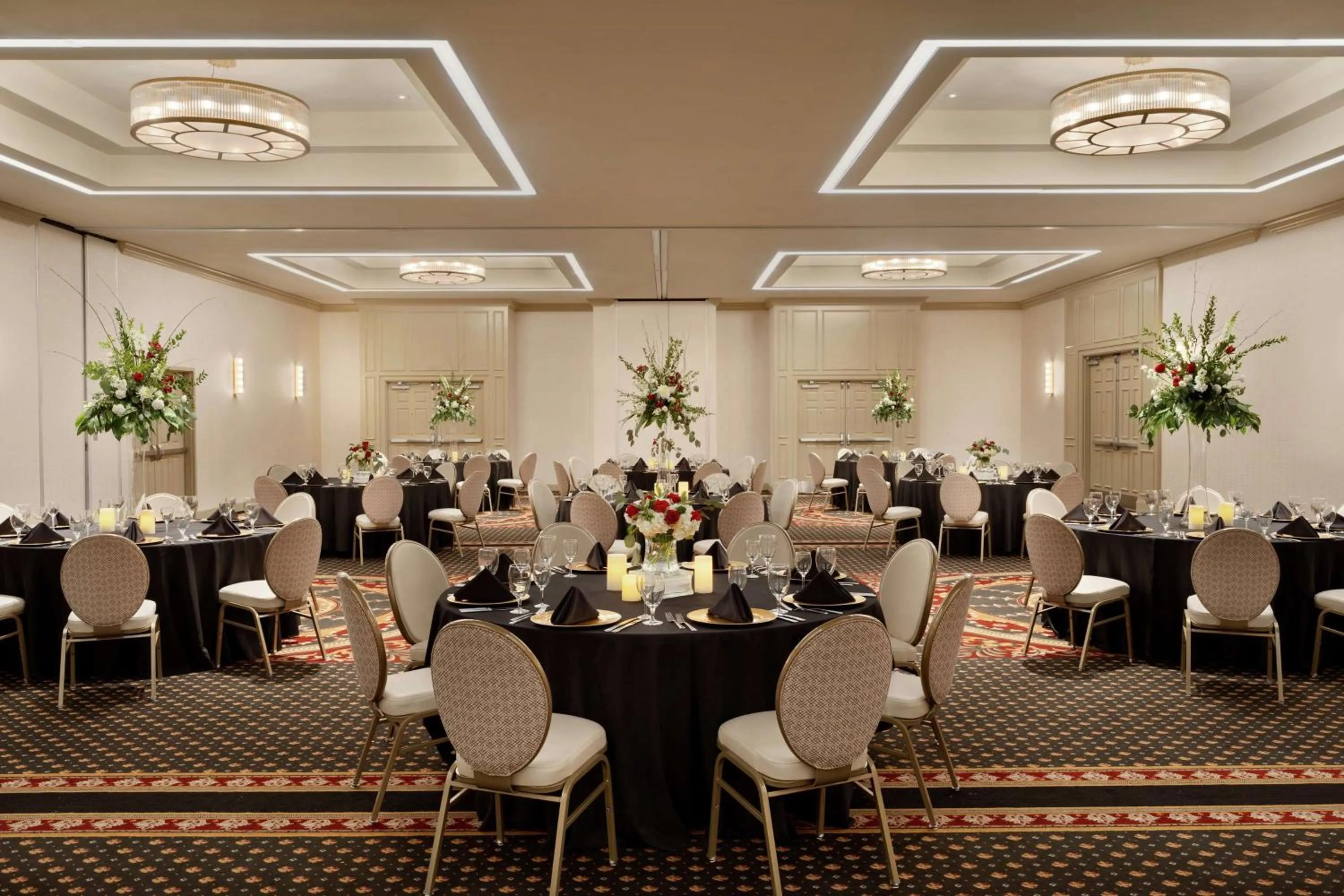 Dining area in Hilton Columbia Center