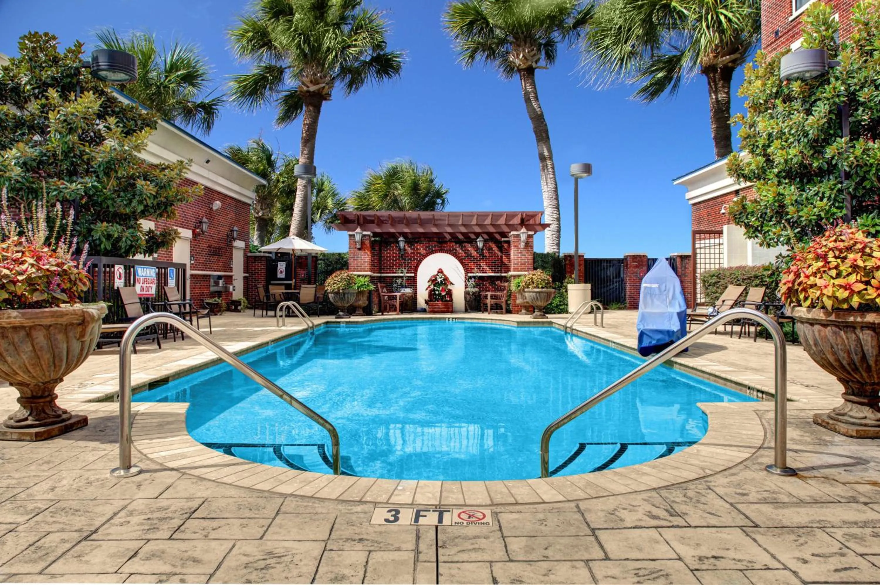 Pool view in Hilton Columbia Center