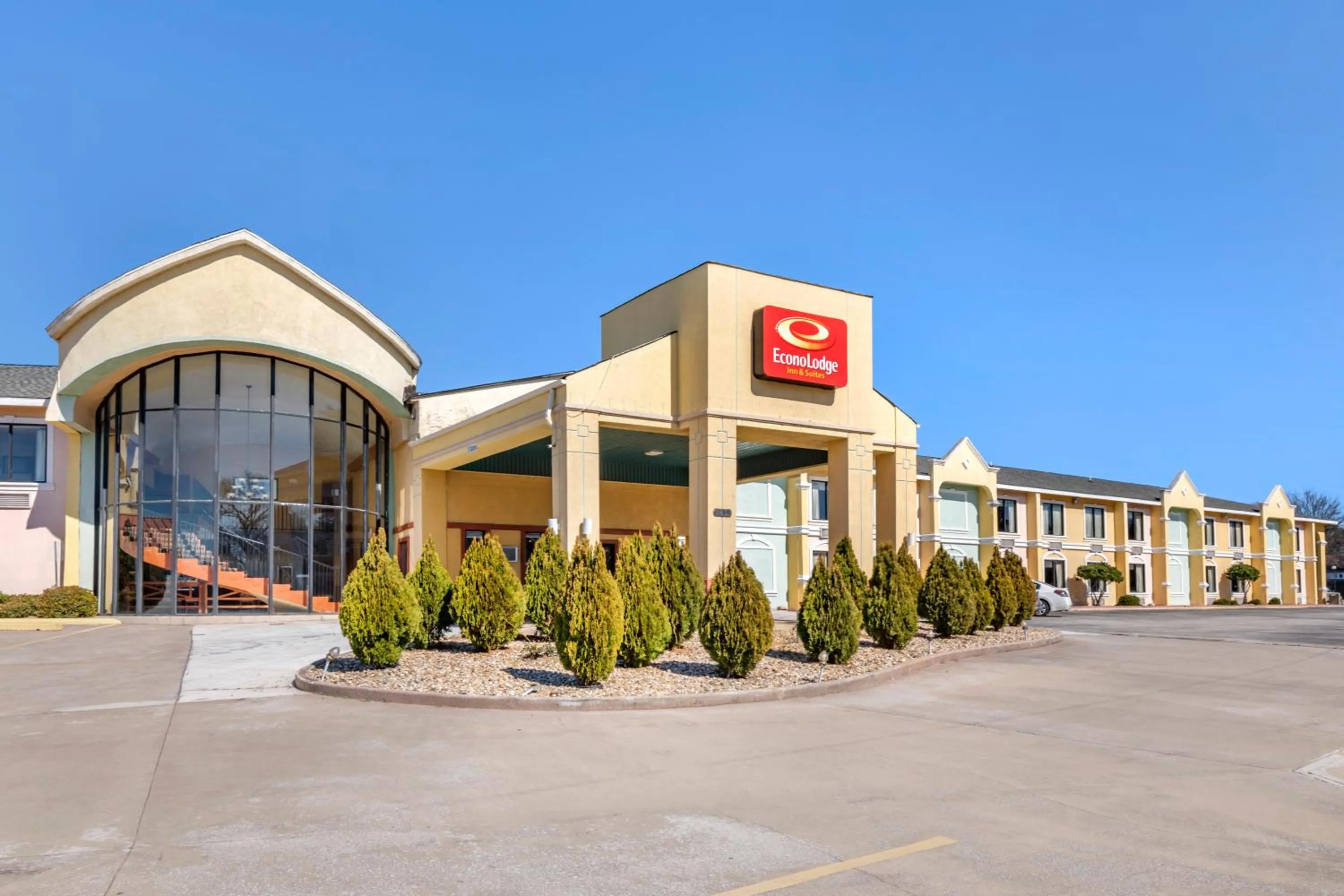 Property building in Rose City Inn & Suites