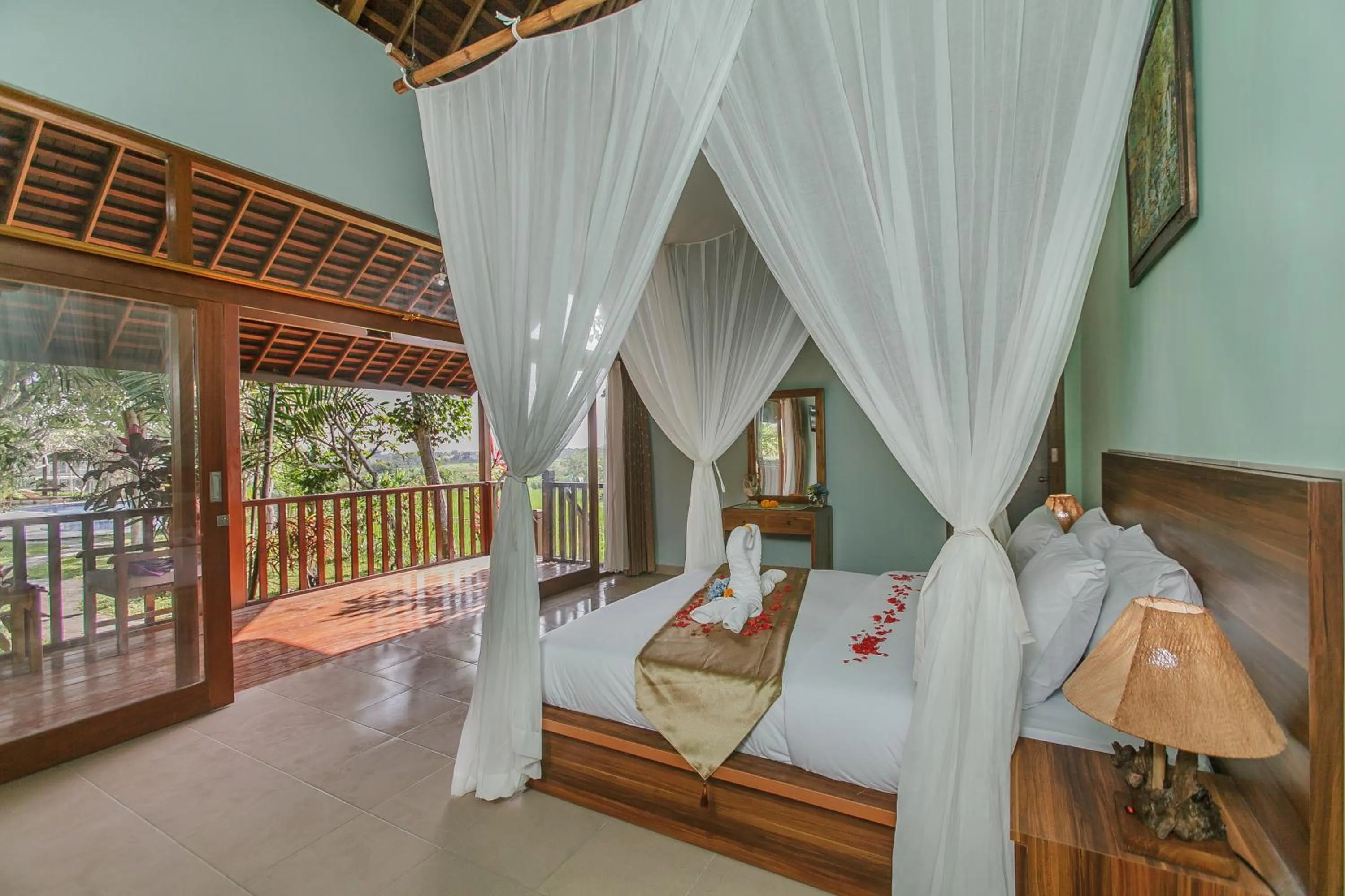 Photo of the whole room, Bed in Villa D'Carik Bali