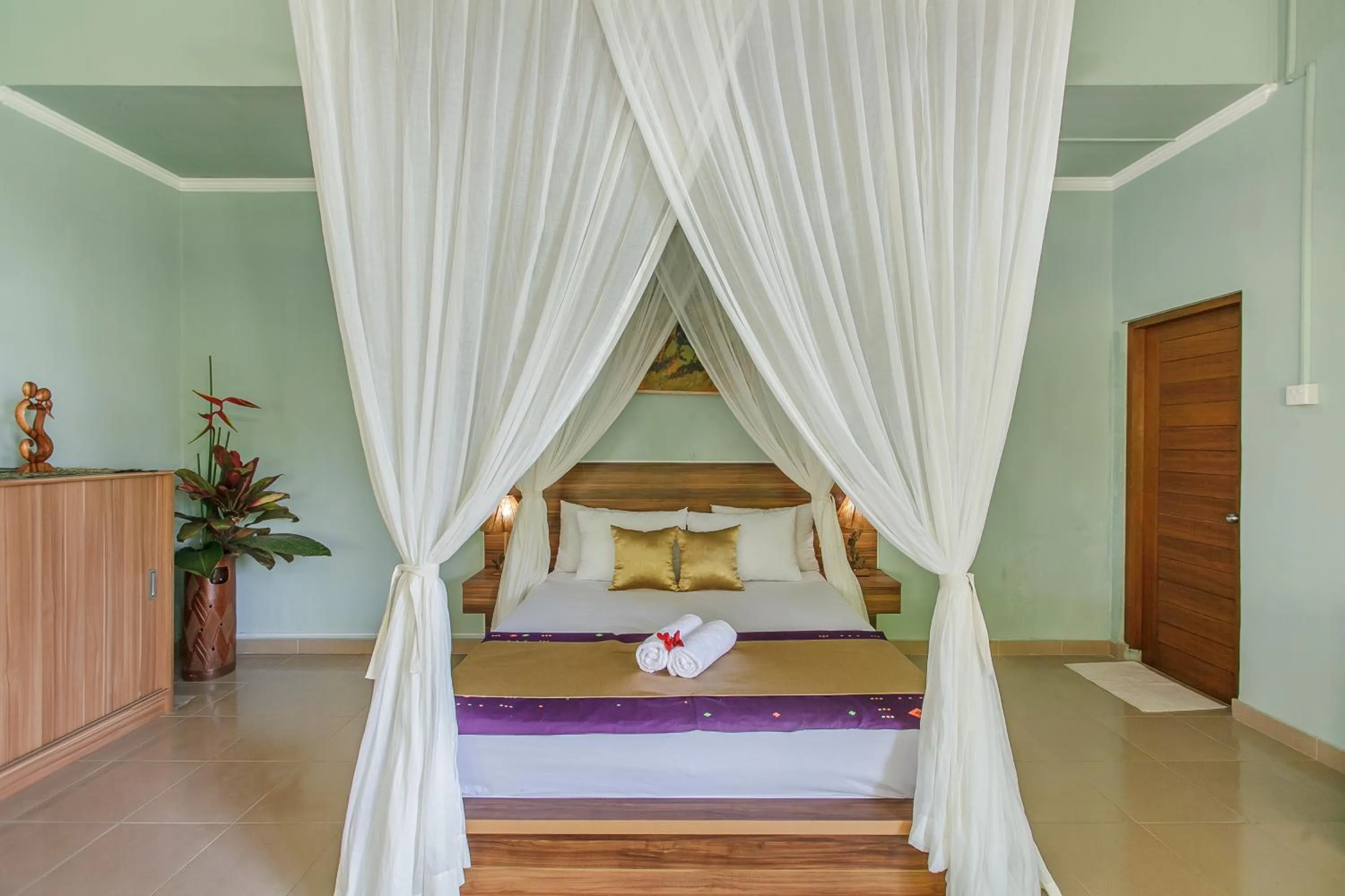Photo of the whole room, Bed in Villa D'Carik Bali