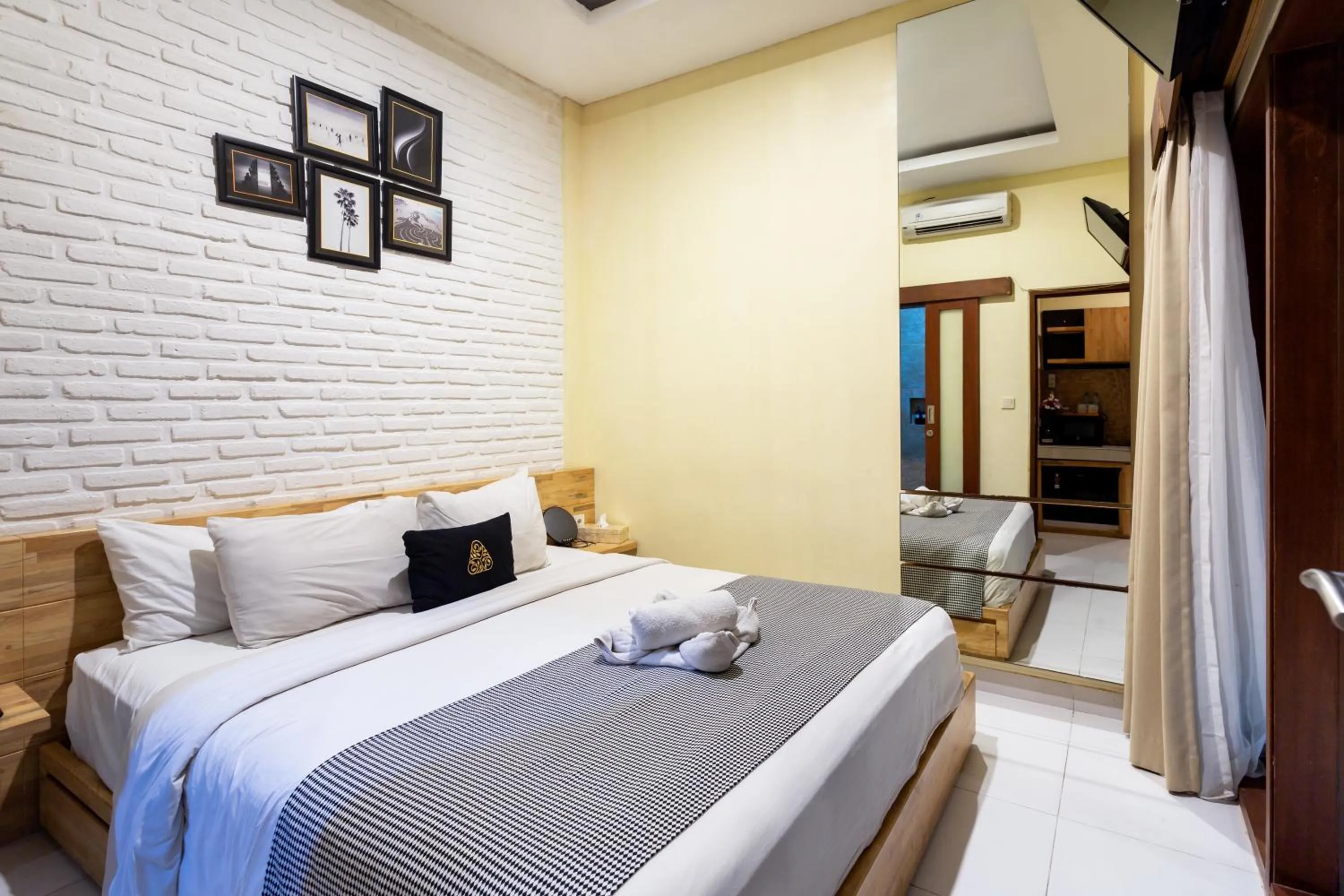 Bedroom, Bed in Paisa Seminyak Living