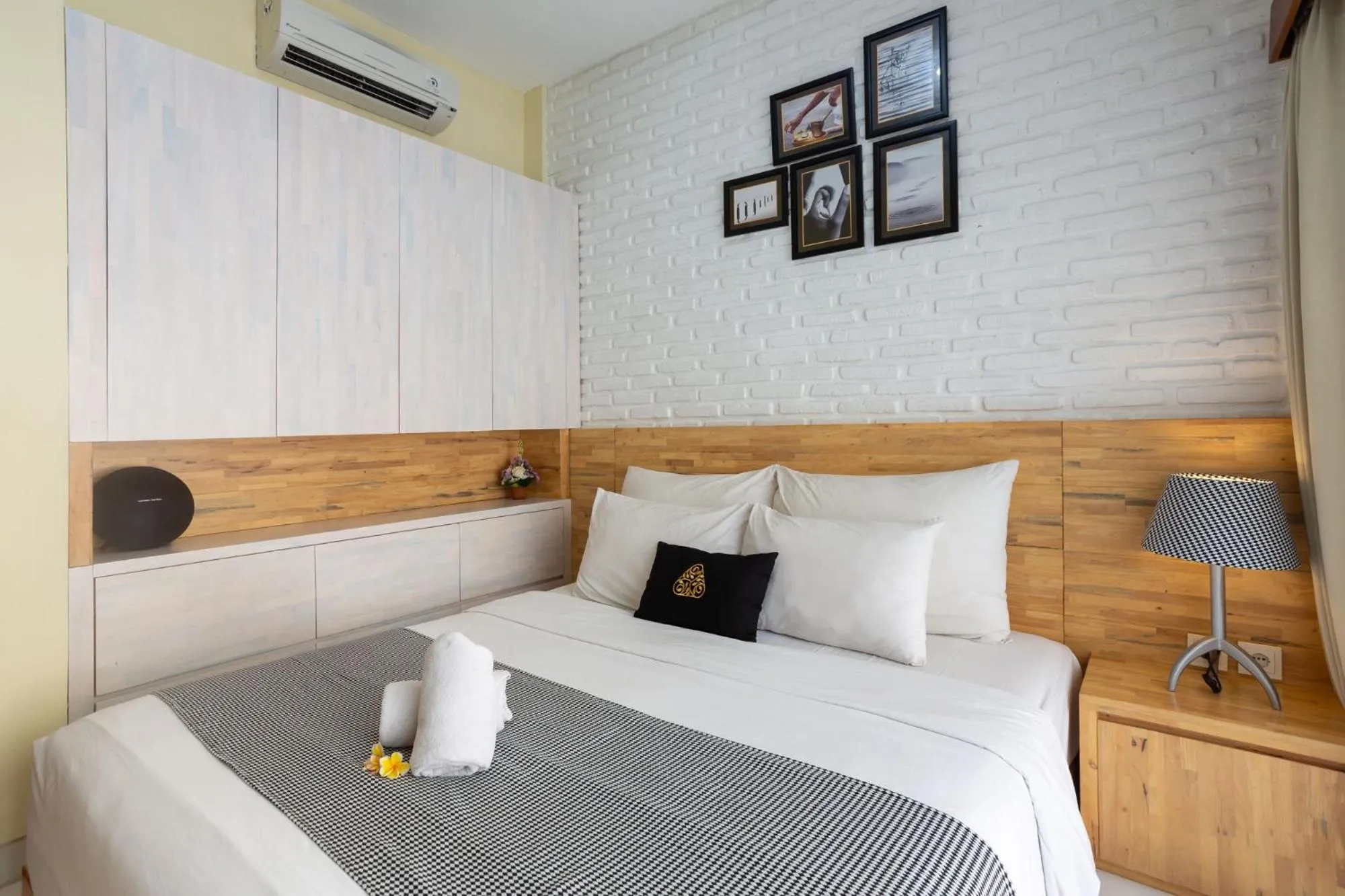 Bed in Paisa Seminyak Living