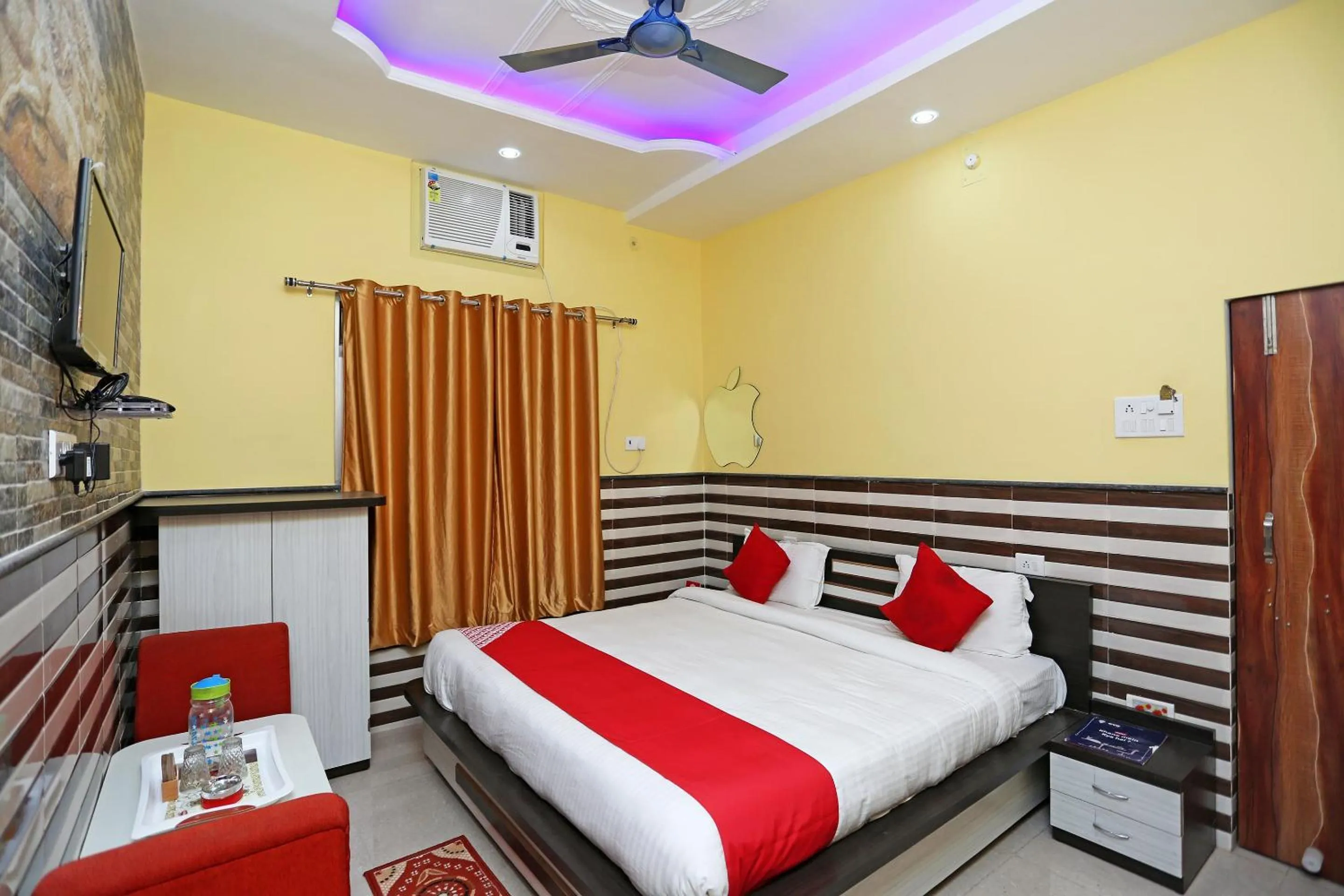 Bed in Hotel Bachchan Palace