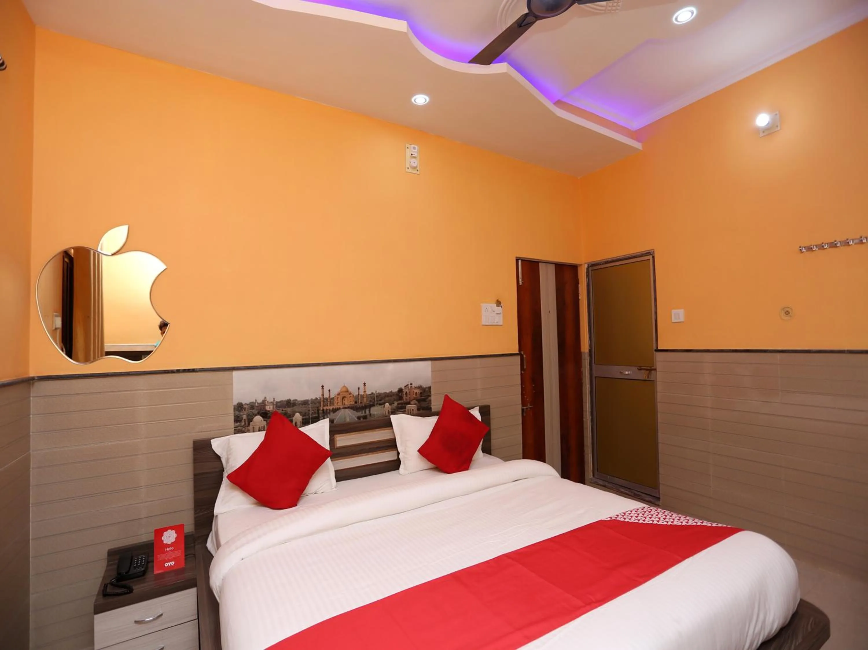 Bedroom, Bed in Hotel Bachchan Palace