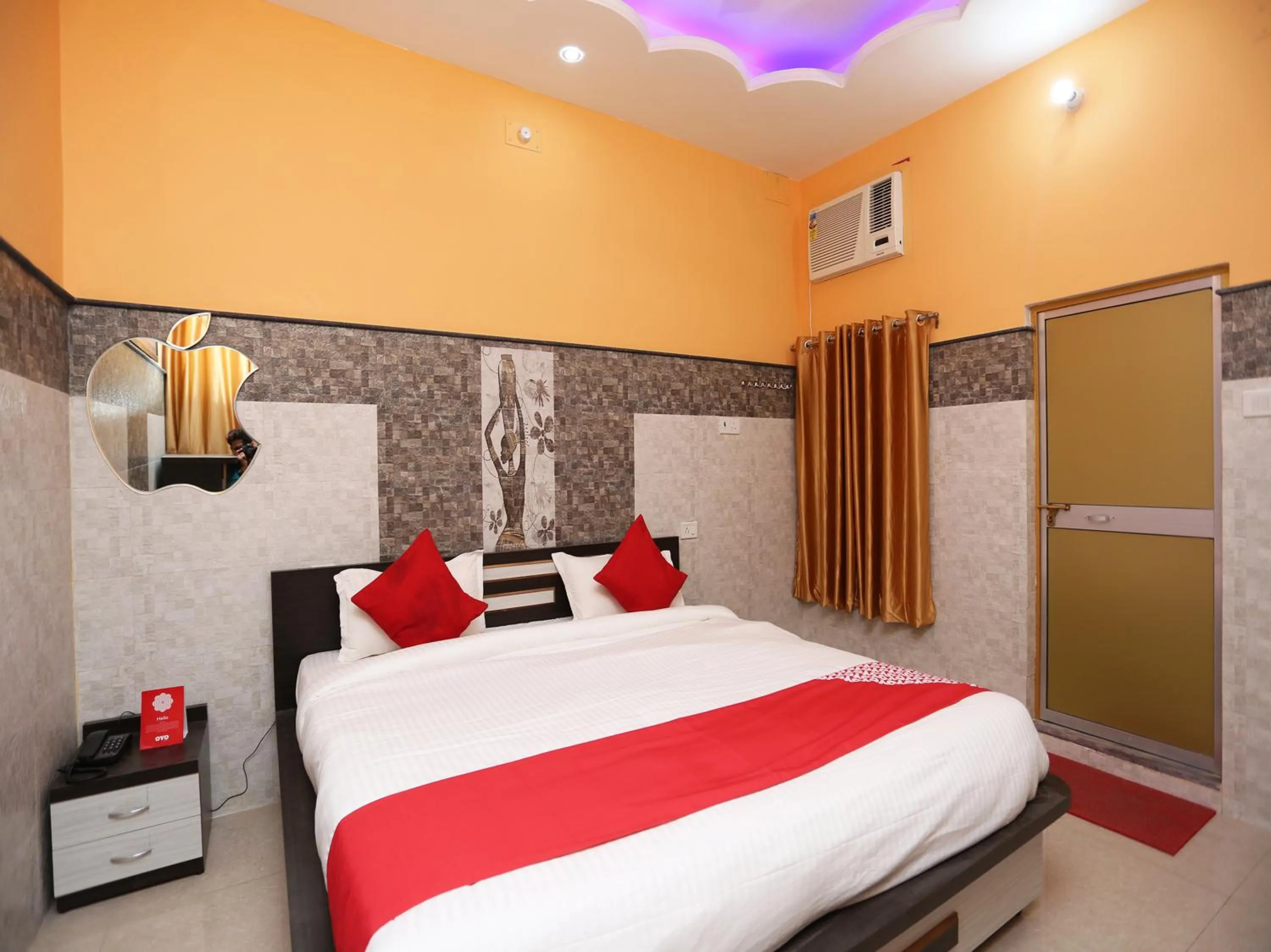 Bedroom, Bed in Hotel Bachchan Palace