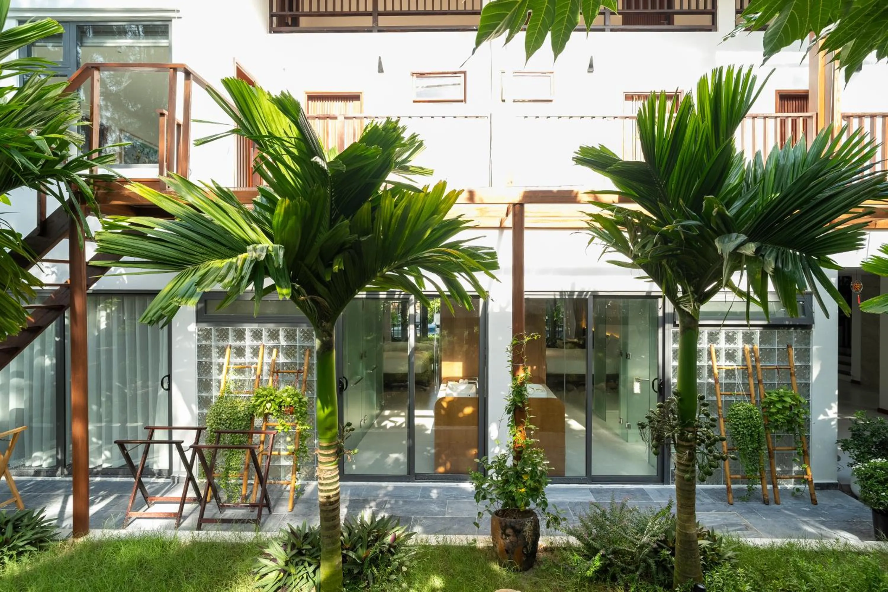 Garden view in Shoreline Stay