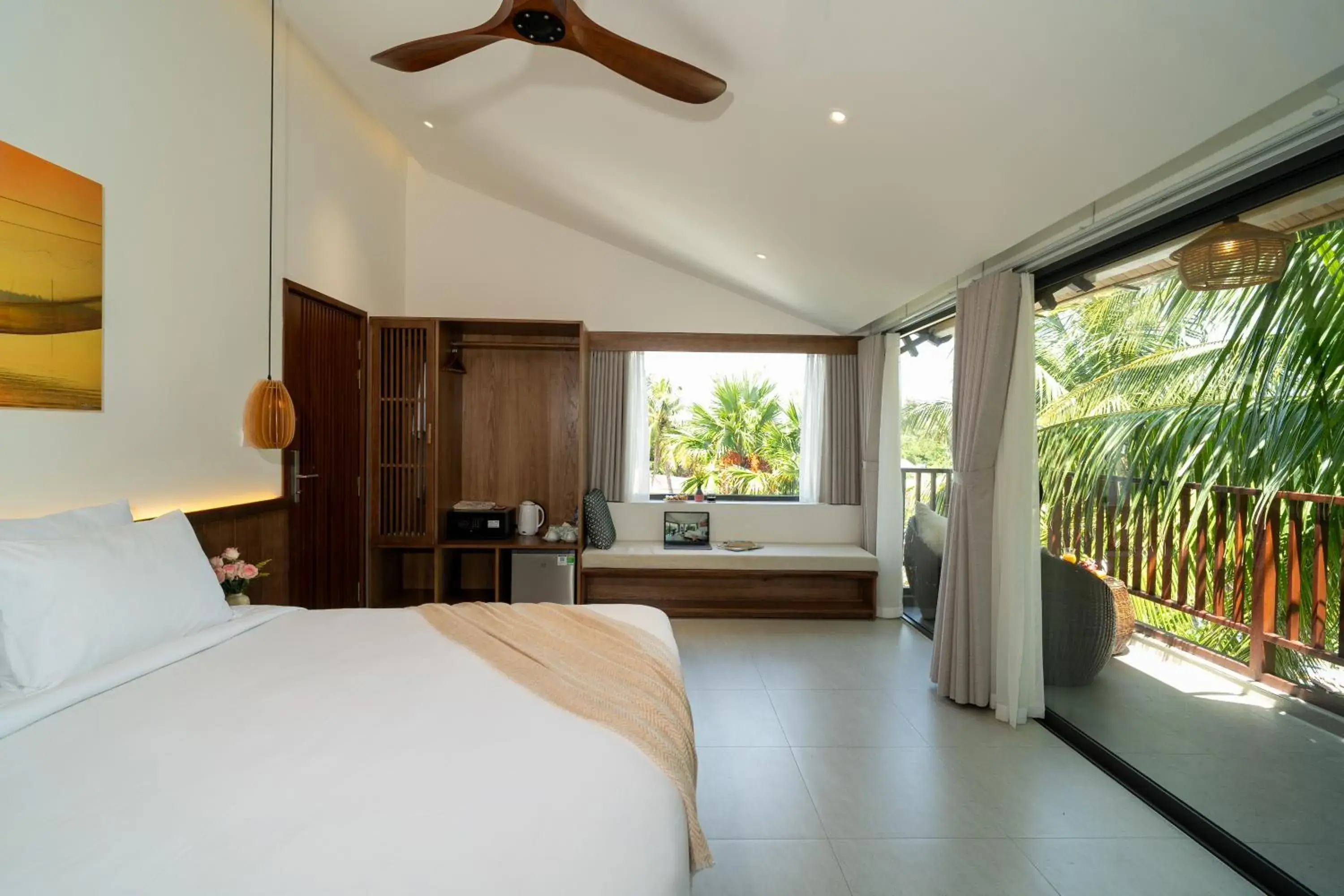 Deluxe Double or Twin Room with Pool View in Shoreline Stay Deluxe Double or Twin Room with Pool View in Shoreline Stay