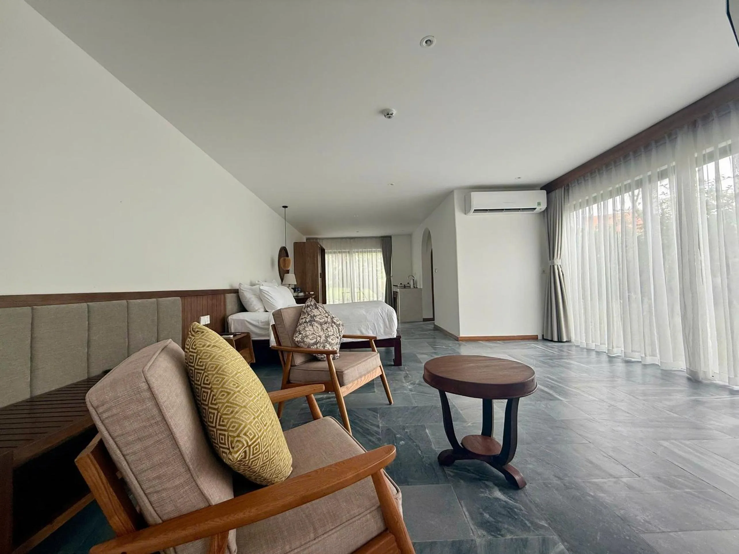 Seating area in Shoreline Stay